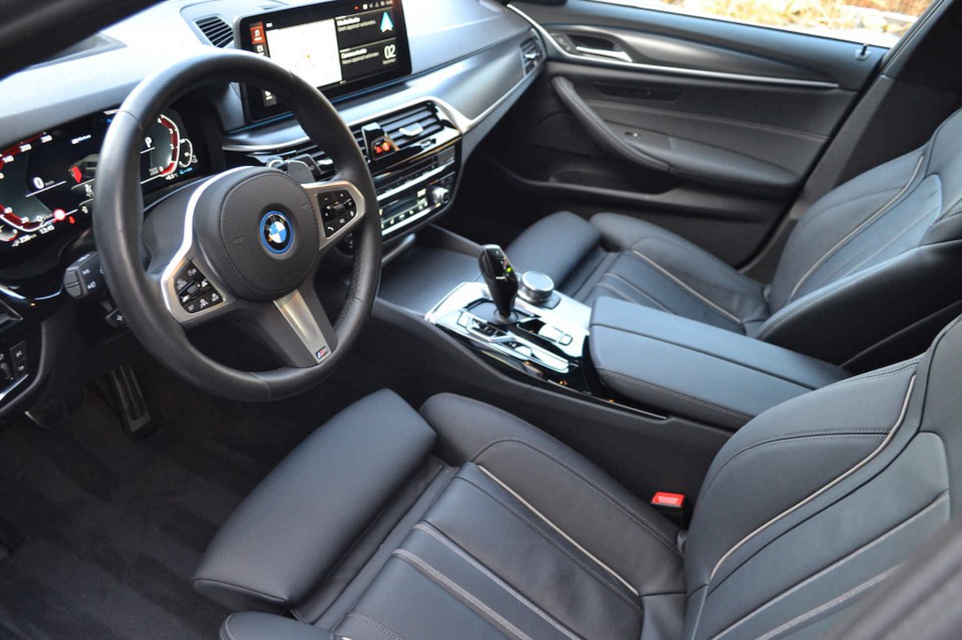 BMW 5-serie 530e xDrive M-Sport Pano - Trekhaak - Full Option - 6/16