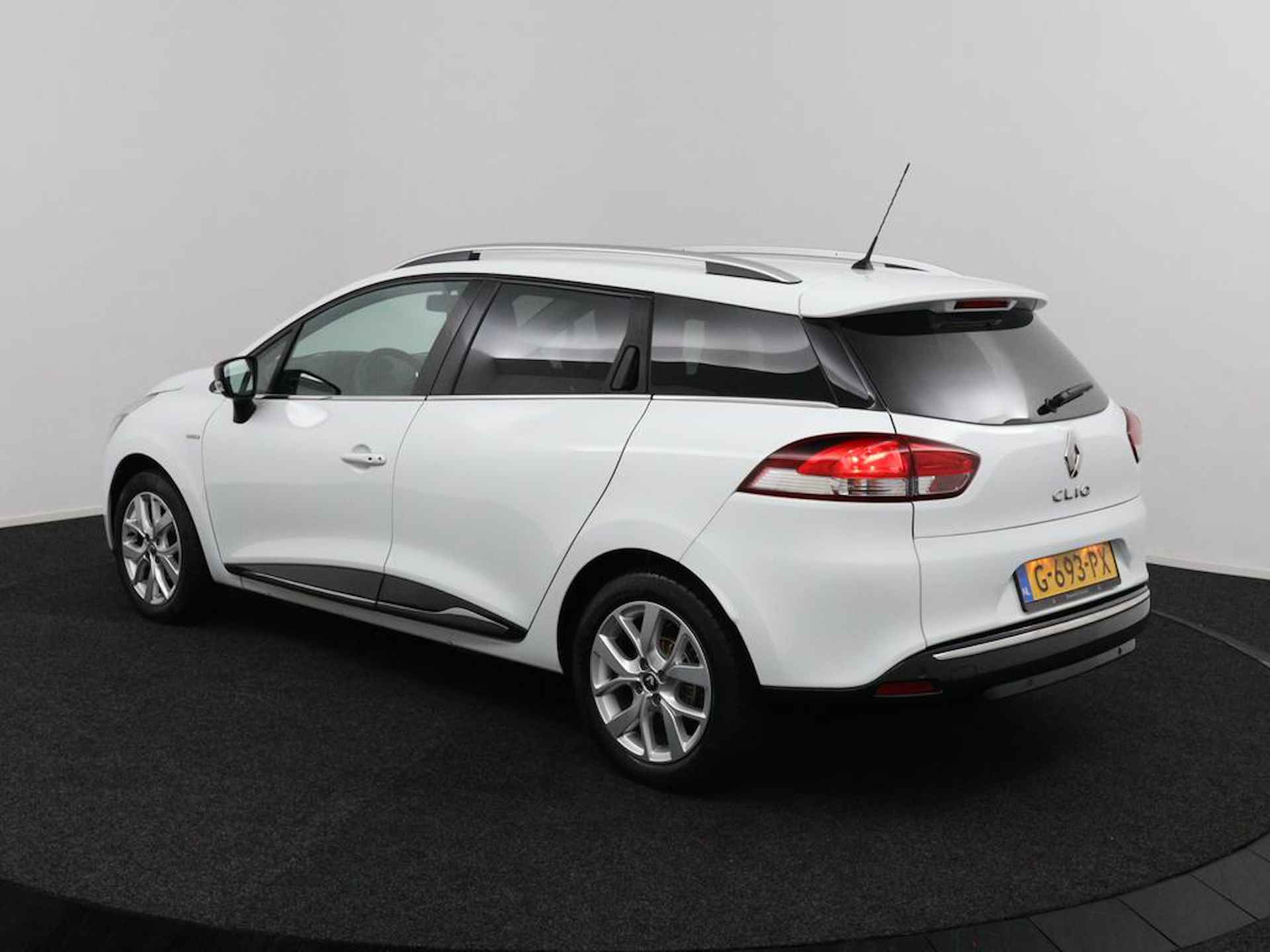 Renault Clio Estate 0.9TCe 90PK Limited | Airco | Cruise Control | Navigatie | Origineel Nederlands | Getinte Ramen | Keyless | 1ste Eigenaar | - 3/43