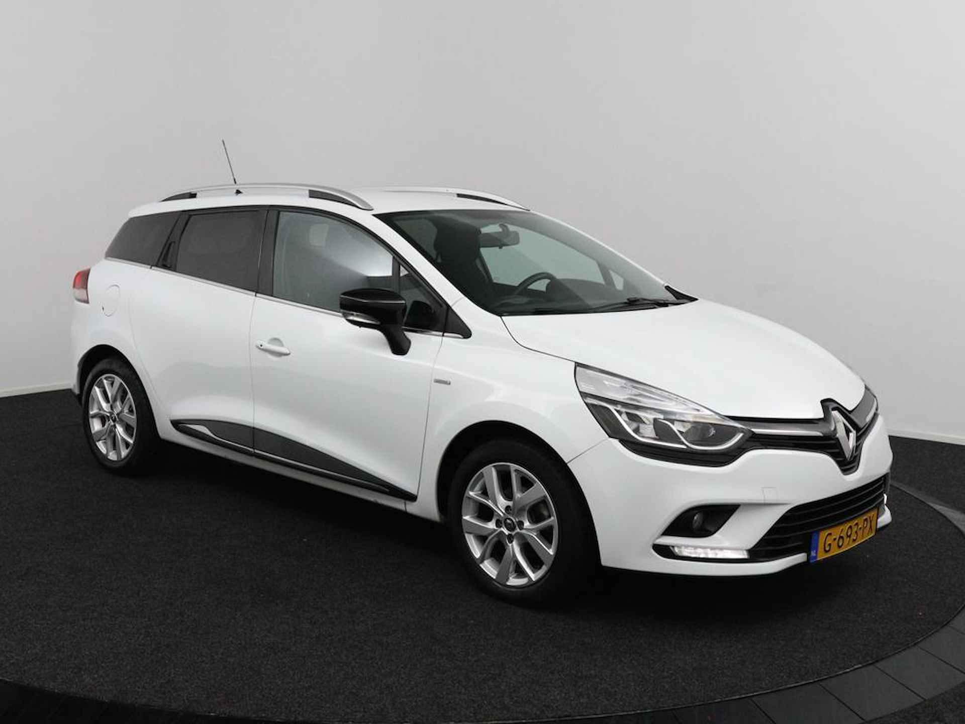 Renault Clio Estate 0.9TCe 90PK Limited | Airco | Cruise Control | Navigatie | Origineel Nederlands | Getinte Ramen | Keyless | 1ste Eigenaar | - 8/43