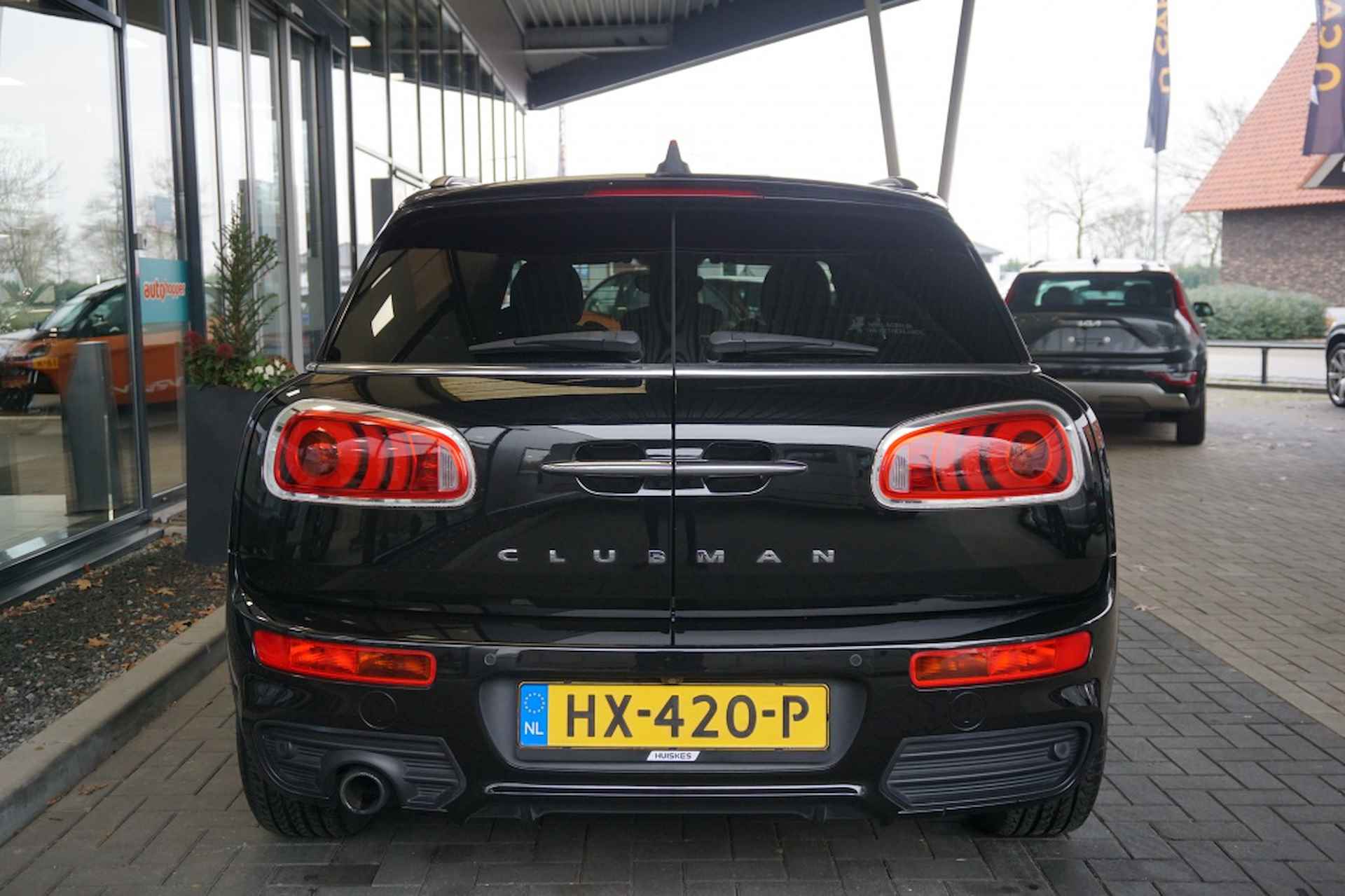 Mini Mini Clubman 1.5 Cooper Chili Serious Business JWC | Schuifdak | Navigatie - 4/46