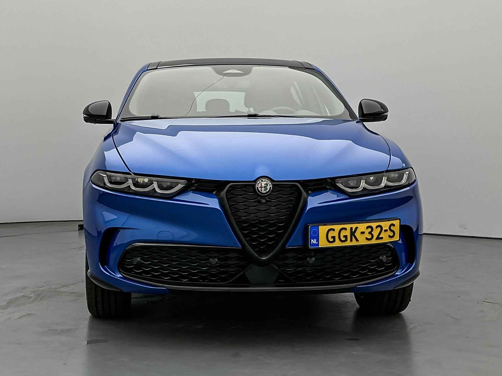 Alfa Romeo Tonale SUV Veloce 280 pk Automaat | Navigatie | Elektrisch Glazen Panoramadak | Rondomzicht Camera | Lederen Bekleding | Voorstoelen Verwarmd | Matrix LED Koplampen | Keyless Entry/Start | Dodehoek Detectie | Elektrische Achterklep met Sensor | 19" Lichtmetalen Velgen | Apple Carplay/Android Auto | - 5/37