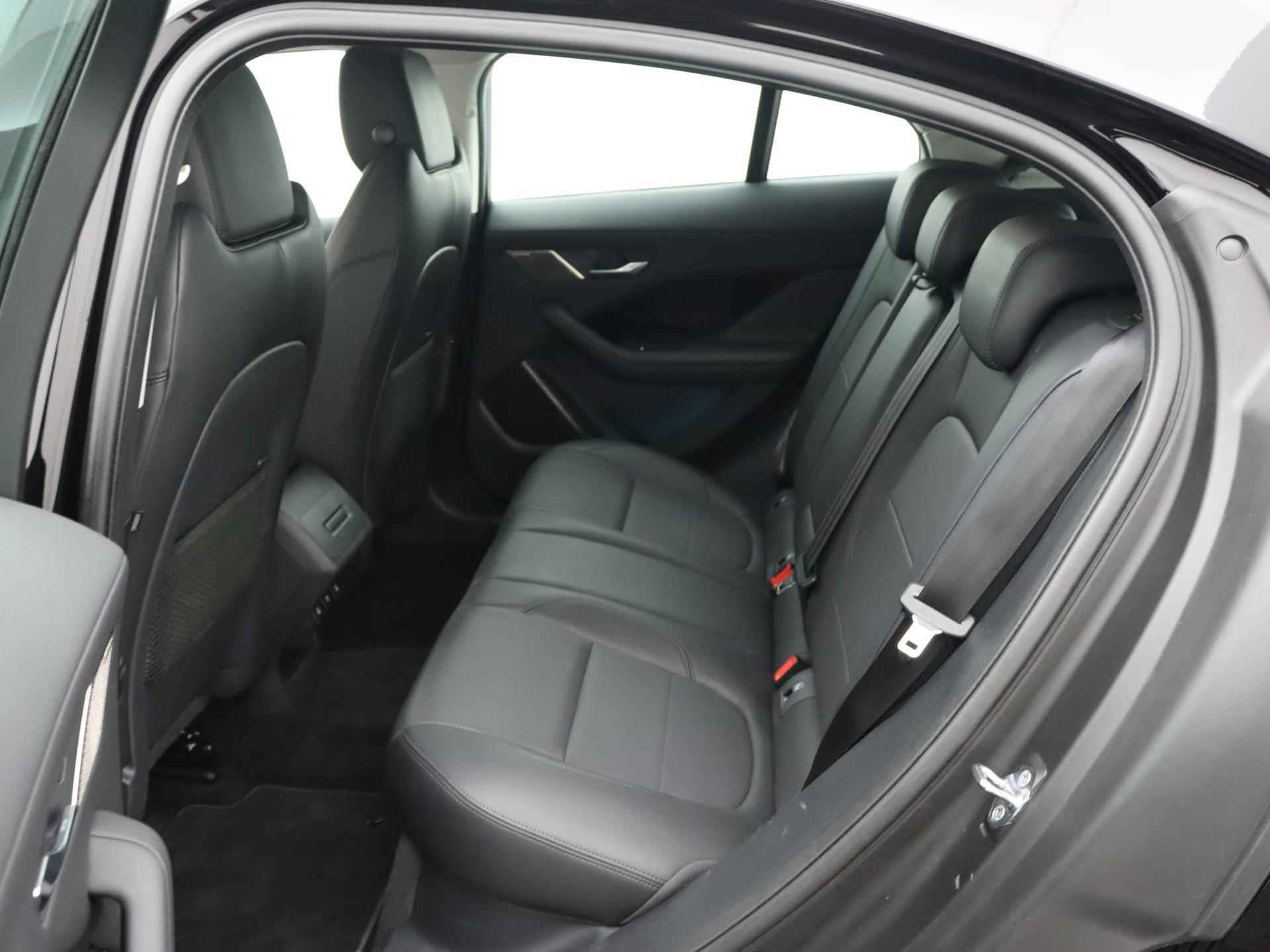 Jaguar I-PACE EV400 S 90 kWh | Leder | Navigatie | Virtual cockpit | LED | Stoelverwarming| Panoramadak | Meridian Sound | Parkeersensoren | Camera | Getint glas | Lichtmetalen velgen | - 18/41