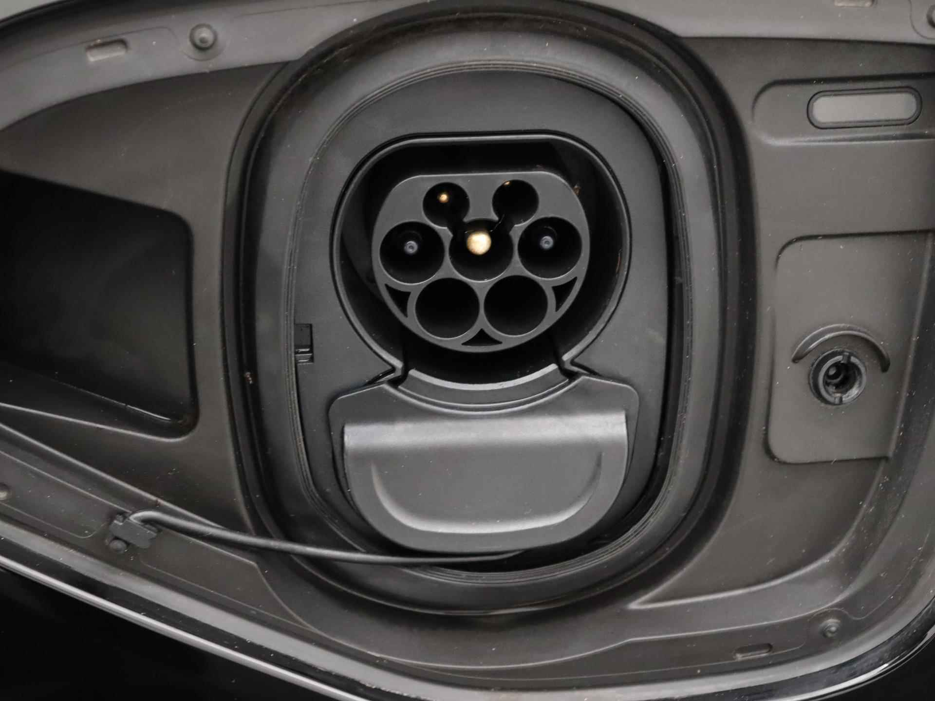 Jaguar I-PACE EV400 S 90 kWh | Leder | Navigatie | Virtual cockpit | LED | Stoelverwarming| Panoramadak | Meridian Sound | Parkeersensoren | Camera | Getint glas | Lichtmetalen velgen | - 34/41