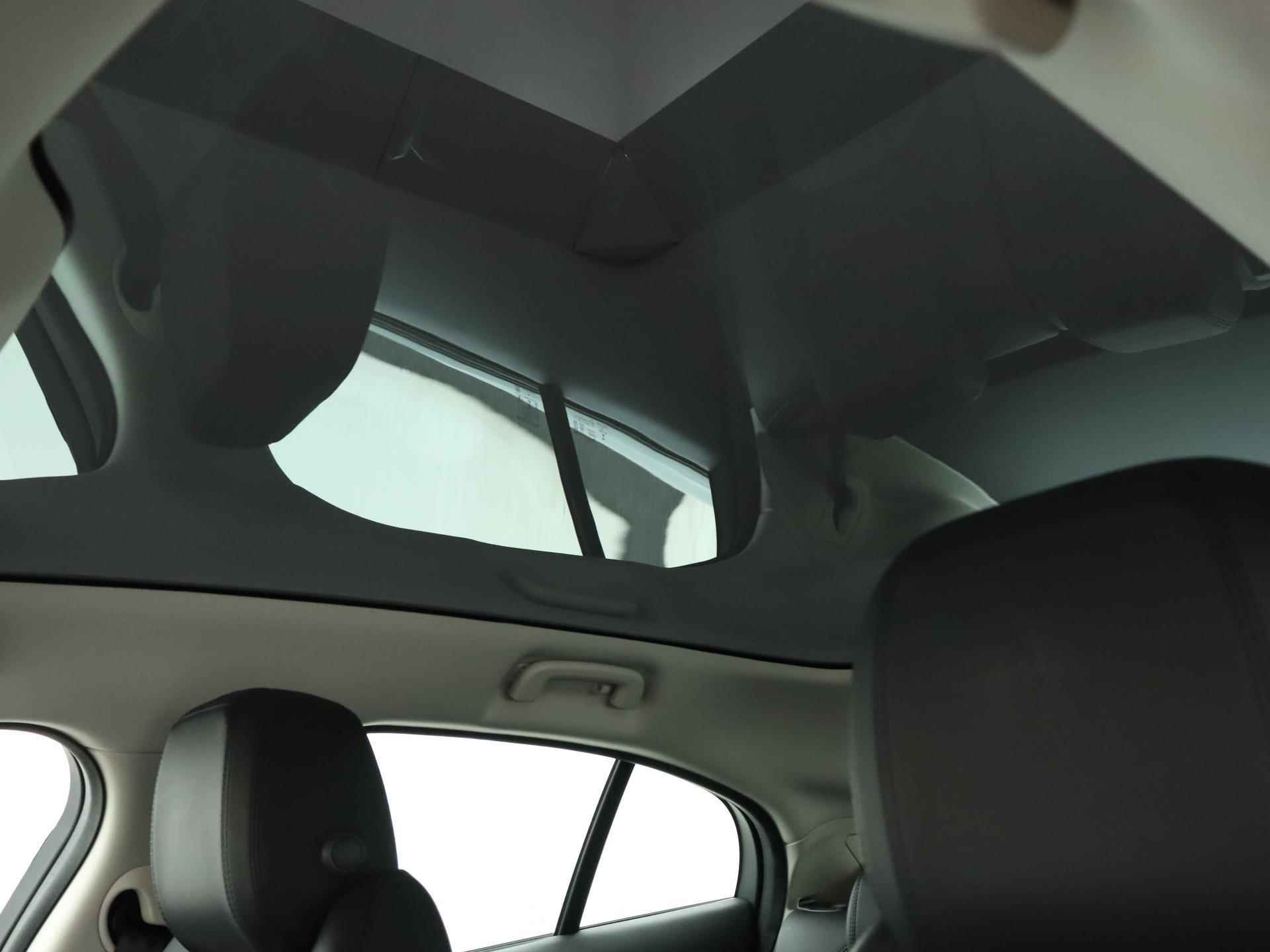 Jaguar I-PACE EV400 S 90 kWh | Leder | Navigatie | Virtual cockpit | LED | Stoelverwarming| Panoramadak | Meridian Sound | Parkeersensoren | Camera | Getint glas | Lichtmetalen velgen | - 4/41