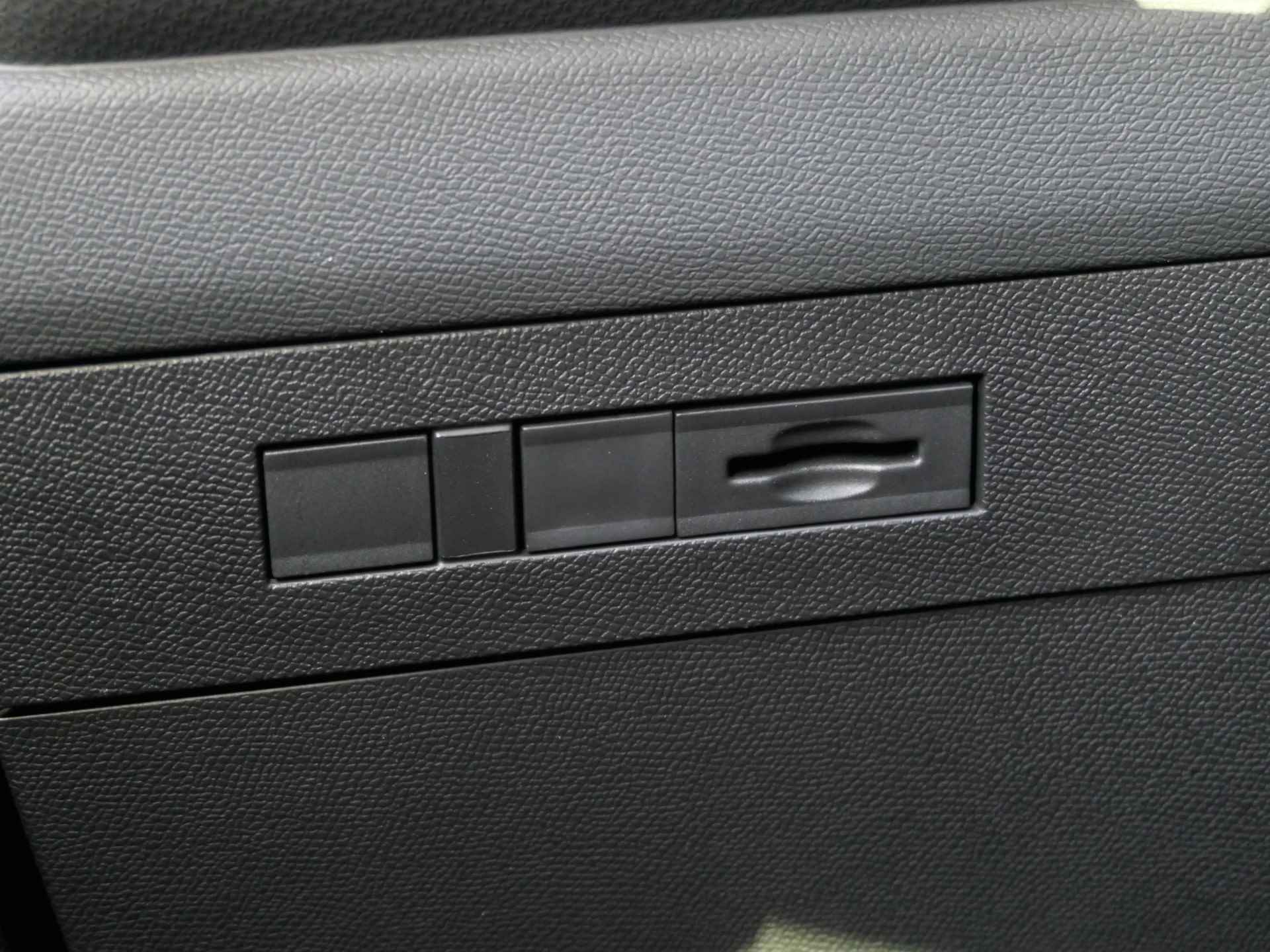 Opel Astra 1.2 Turbo 130pk Ultimate Automaat | Panoramadak | Winterpakket | Black Pack | Alcantara | 18"LMV - 34/49