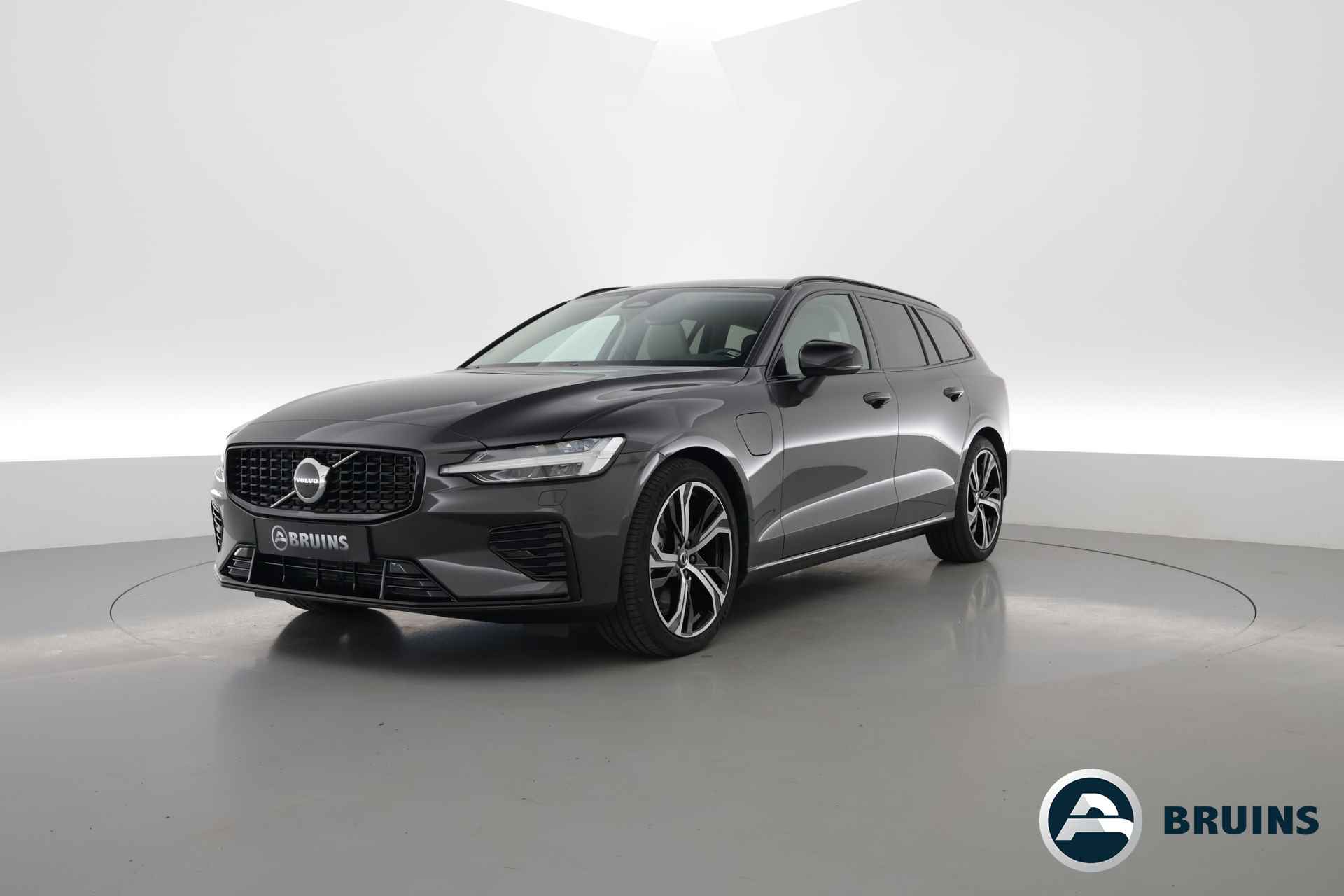 Volvo V60 2.0 T6 Plug-in hybrid AWD Plus Dark | Stuur- & 4x stoelverw. | H&K | Camera | ACC | Blis |