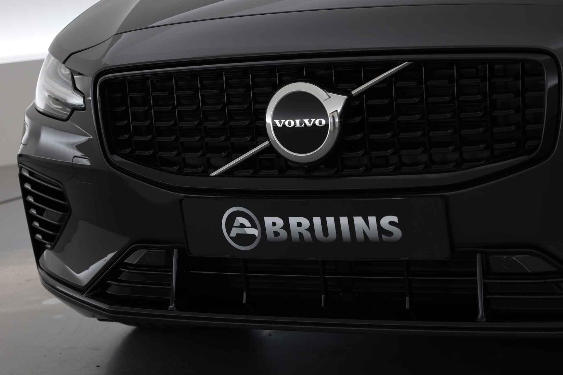 Volvo V60 2.0 T6 Plug-in hybrid AWD Plus Dark | Stuur- & 4x stoelverw. | H&K | Camera | ACC | Blis | - 28/34