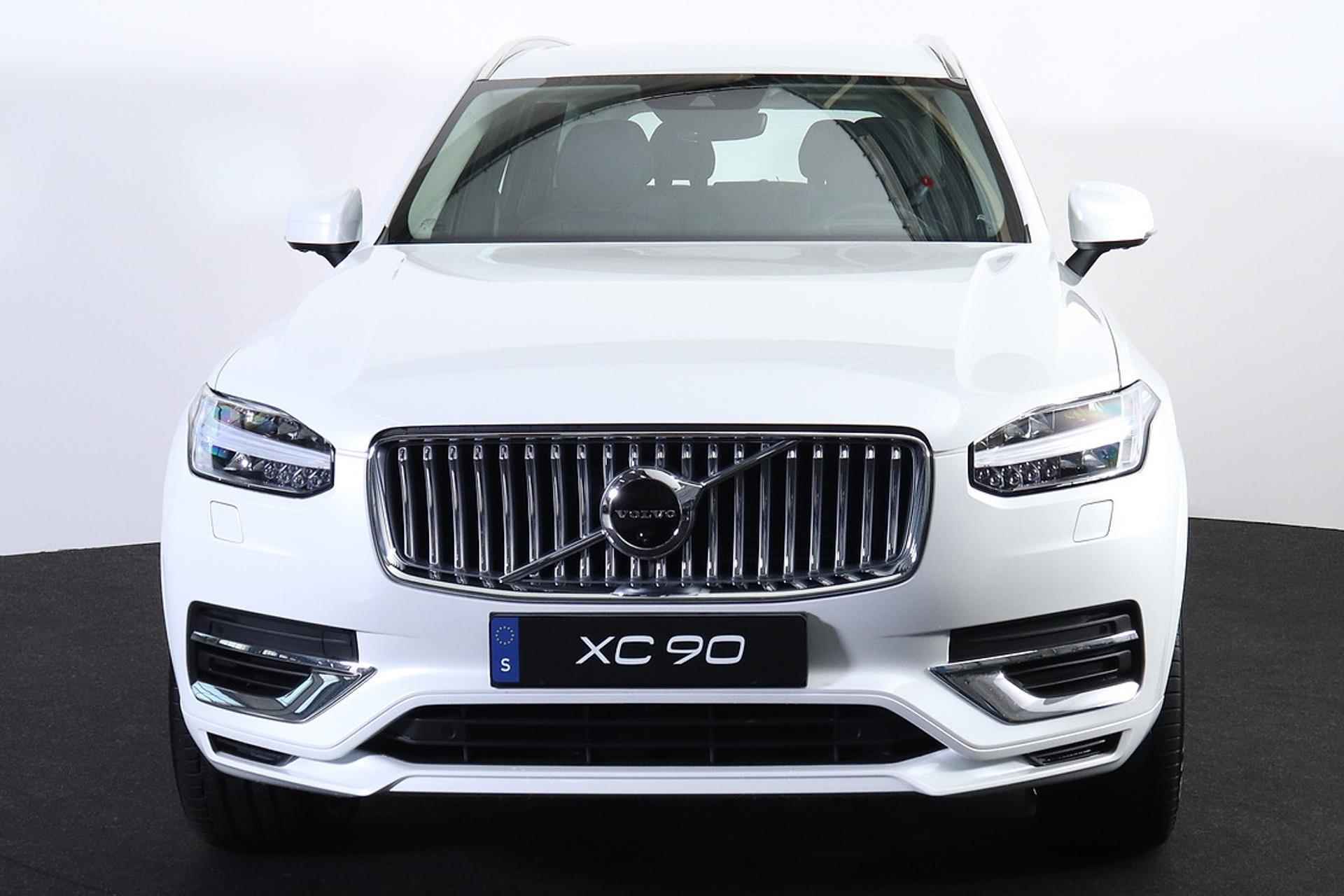 Volvo XC90 T8 Recharge AWD Inscription - LONG RANGE - Luchtvering - IntelliSafe Assist & Surround - Harman/Kardon audio - 360º Camera - Parkeersensoren voor & achter - Adaptieve LED koplampen - Verwarmde voorstoelen & stuur - Climate control 4-zone - Head up display - Draadloze tel. lader - Standkachel - 21' LMV - 2/28