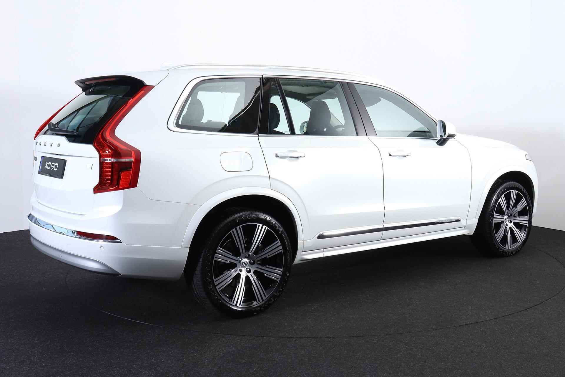 Volvo XC90 T8 Recharge AWD Inscription - LONG RANGE - Luchtvering - IntelliSafe Assist & Surround - Harman/Kardon audio - 360º Camera - Parkeersensoren voor & achter - Adaptieve LED koplampen - Verwarmde voorstoelen & stuur - Climate control 4-zone - Head up display - Draadloze tel. lader - Standkachel - 21' LMV - 5/28