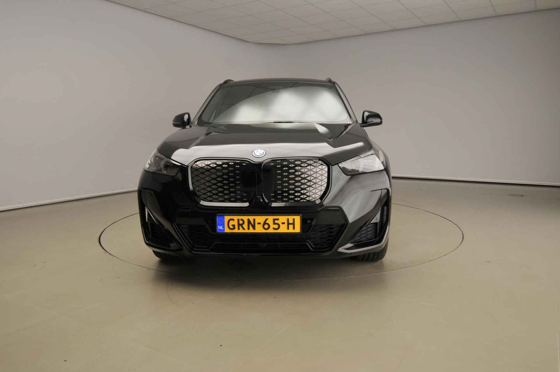 BMW iX1 eDrive20 | M-sportpakket | LED | Leder | HUD | Schuifdak | Trekhaak | Elektr. zetels | DAB | Harman-kardon sound | Alu 19 inch - 6/56