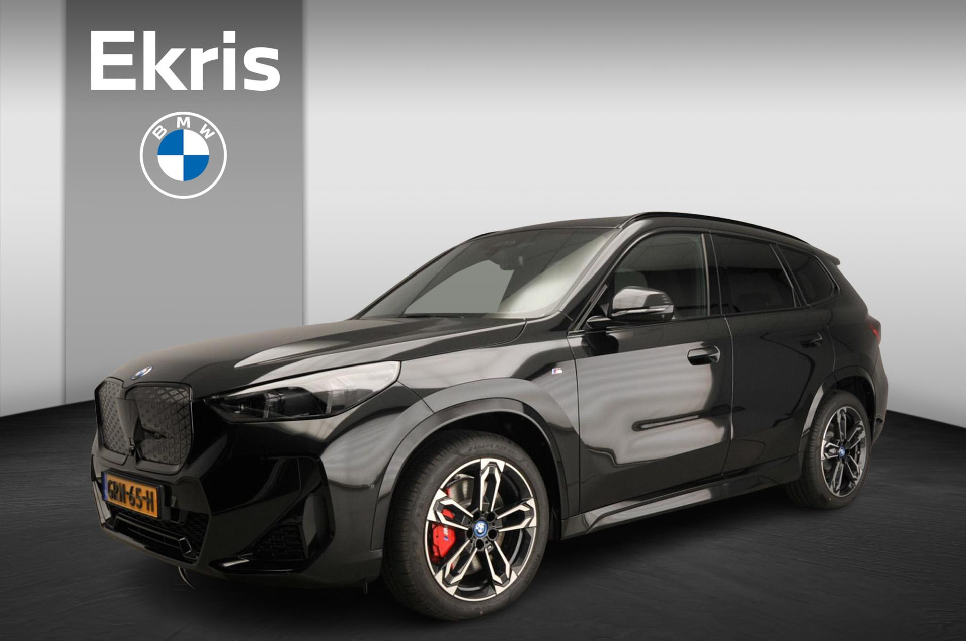 BMW iX1 eDrive20 | M-sportpakket | LED | Leder | HUD | Schuifdak | Trekhaak | Elektr. zetels | DAB | Harman-kardon sound | Alu 19 inch