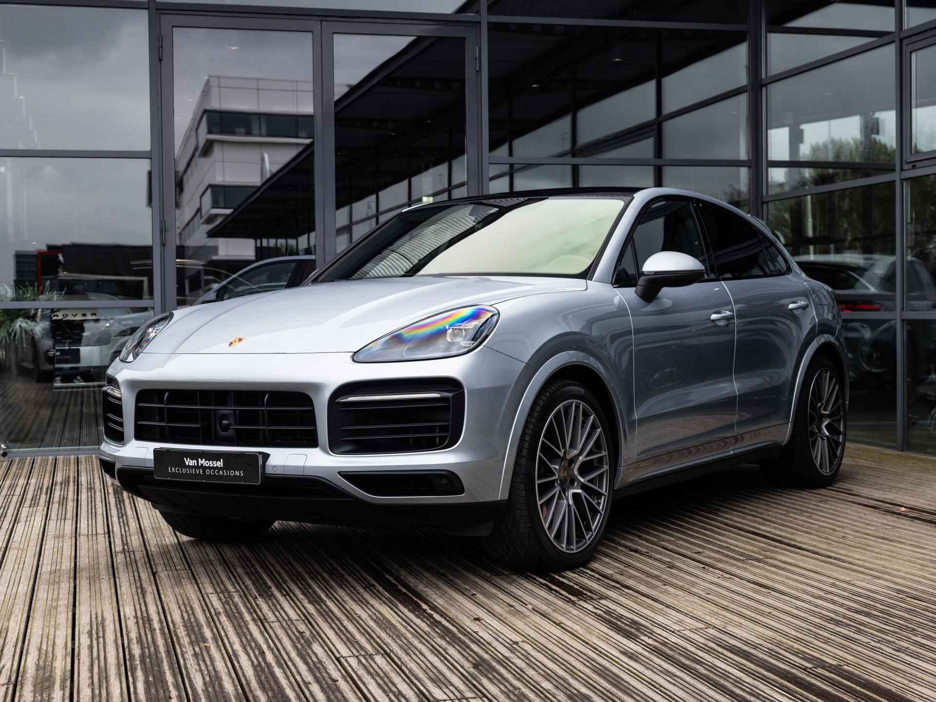 Porsche Cayenne Coupé 3.0 E-Hybrid | 22 INCH | SPORTCHRONO | BOSE | PASM LUCHTVERING | PANORAMADAK | ELEKTR.TREKHAAK | ACHTERUITRIJCAMERA | ACHTERBANKVERWARMING | ADAPTIEVE CRUISE CONTROL | SPORTEINDPIJPEN | - 2/52