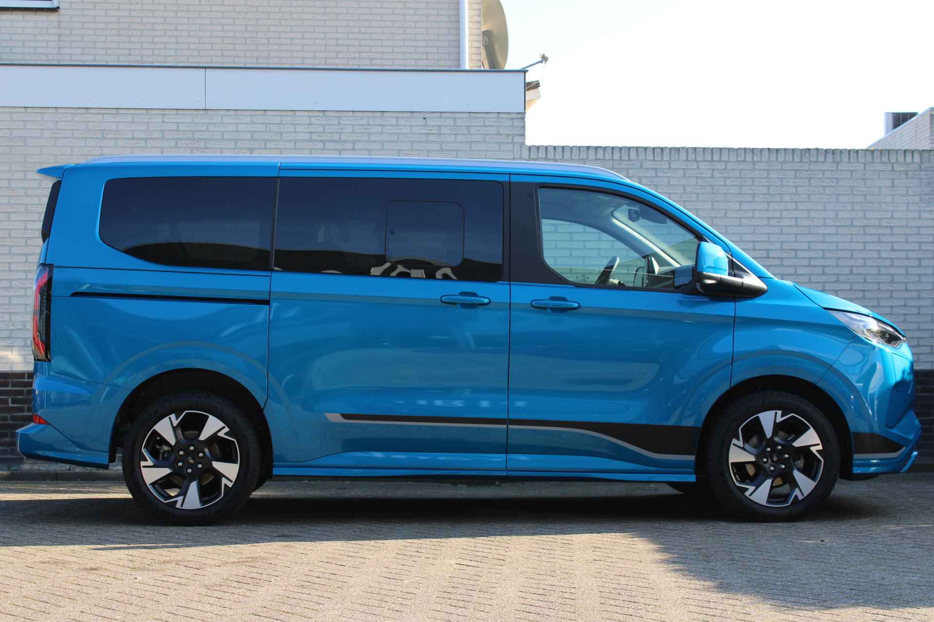 Ford Tourneo Custom 2.5 PHEV Sport | B&O | Panoramadak | Trekhaak | Led | 8P - 2/48