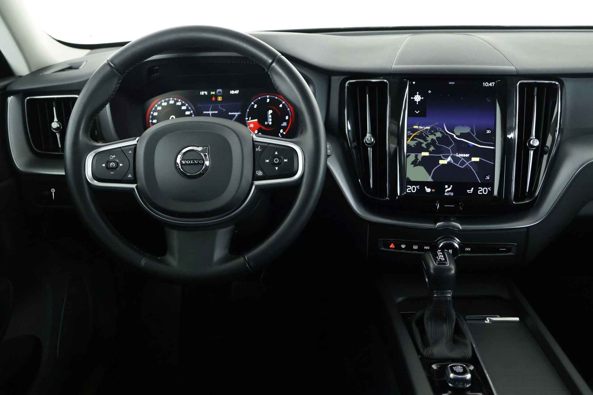 Volvo XC60 2.0 D4 Momentum / LED / Pilot assist / DAB / CarPlay - 13/33
