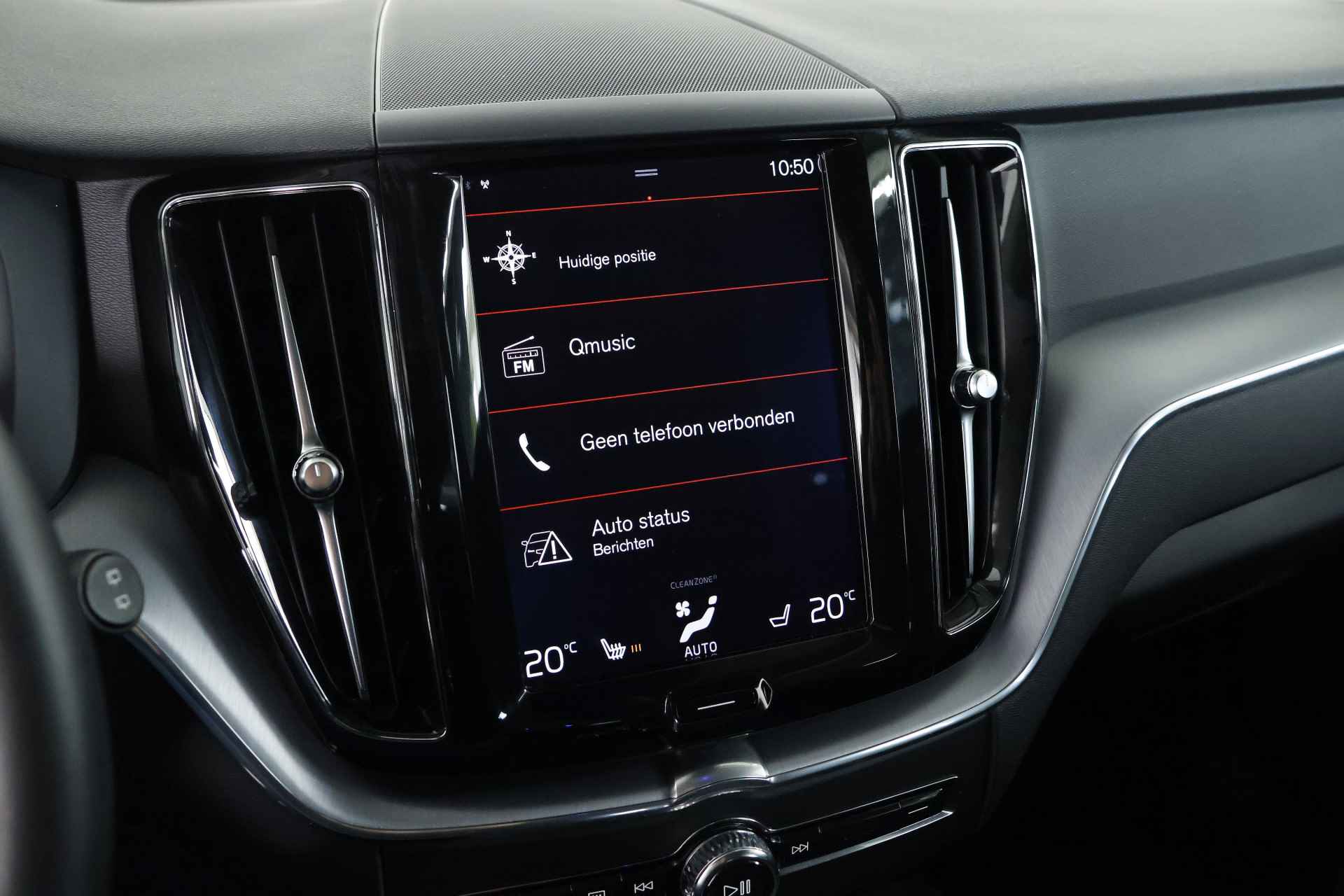 Volvo XC60 2.0 D4 Momentum / LED / Pilot assist / DAB / CarPlay - 19/33