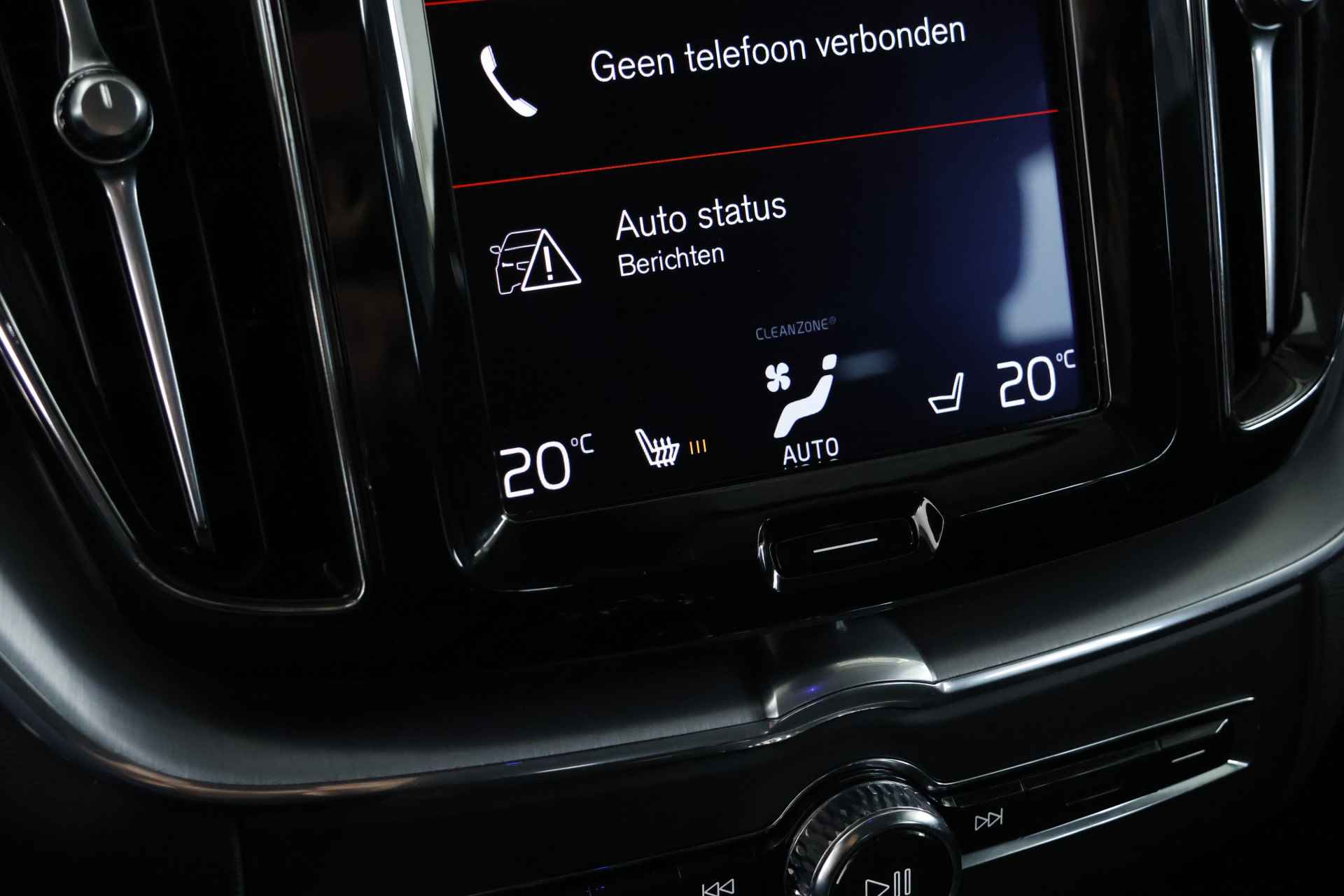Volvo XC60 2.0 D4 Momentum / LED / Pilot assist / DAB / CarPlay - 20/33