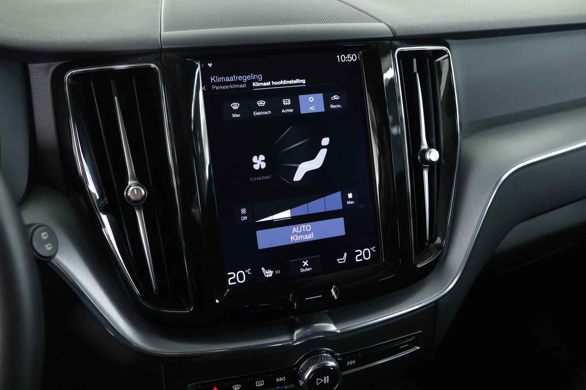 Volvo XC60 2.0 D4 Momentum / LED / Pilot assist / DAB / CarPlay - 21/33