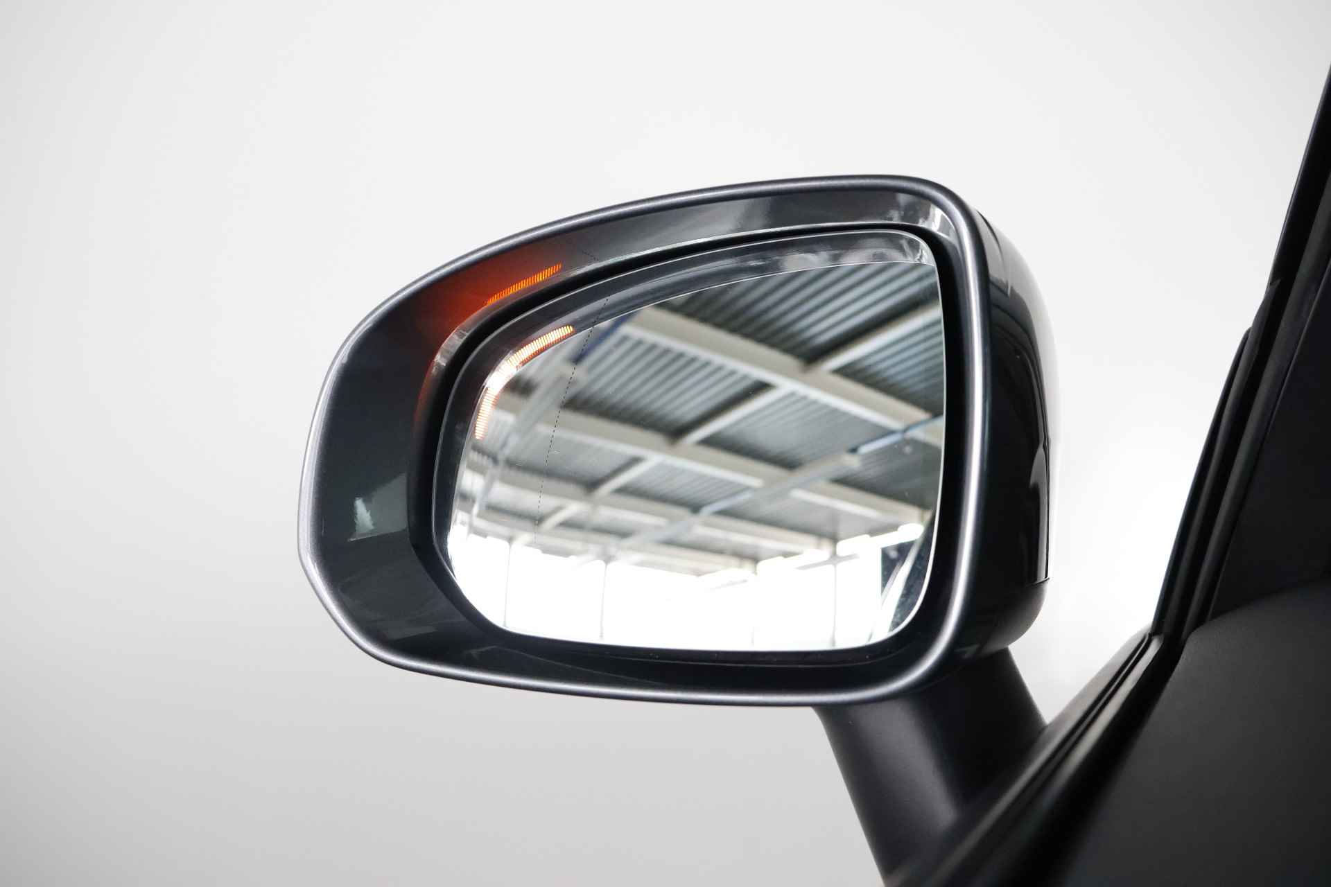 Volvo XC60 2.0 D4 Momentum / LED / Pilot assist / DAB / CarPlay - 25/33