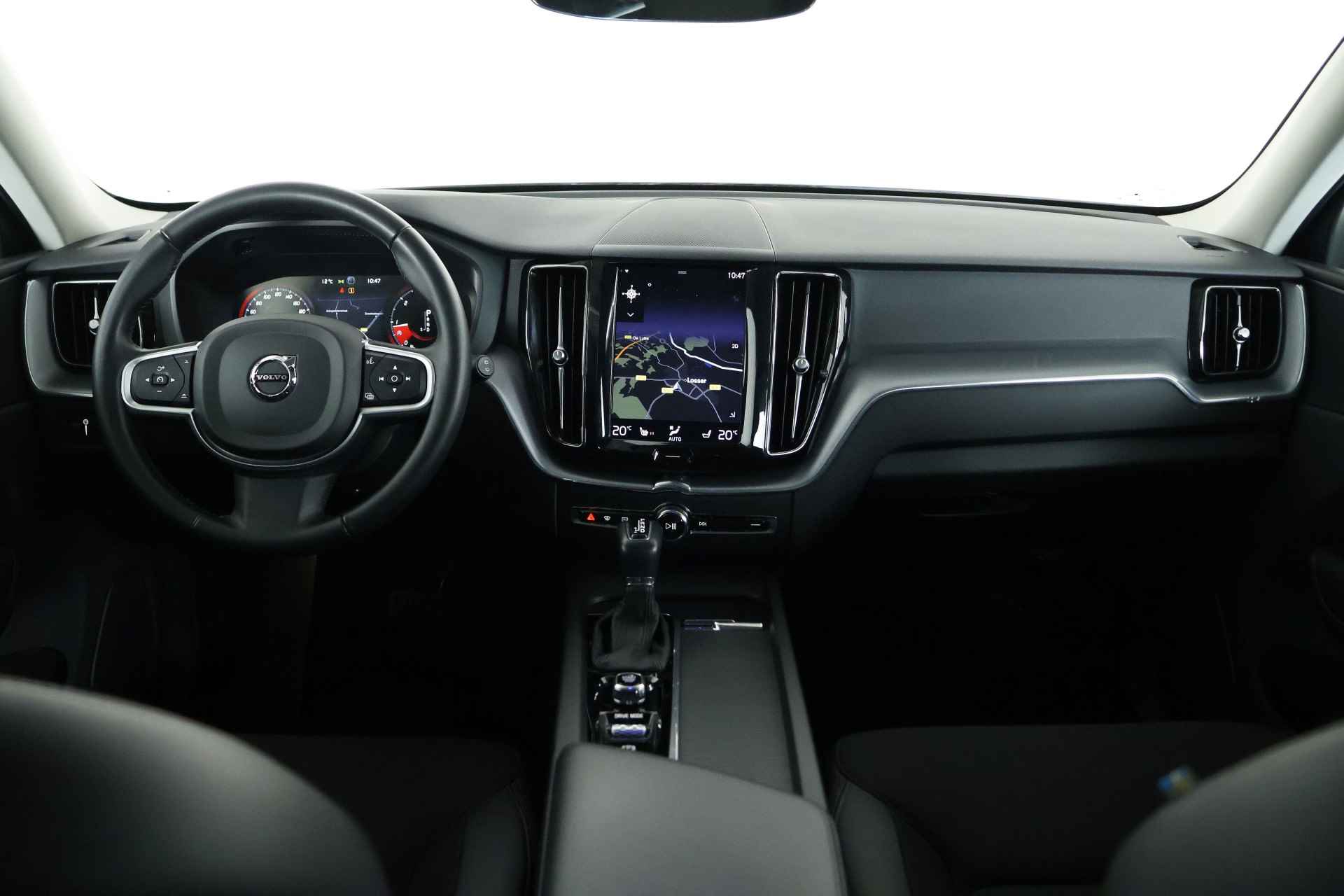 Volvo XC60 2.0 D4 Momentum / LED / Pilot assist / DAB / CarPlay - 31/33