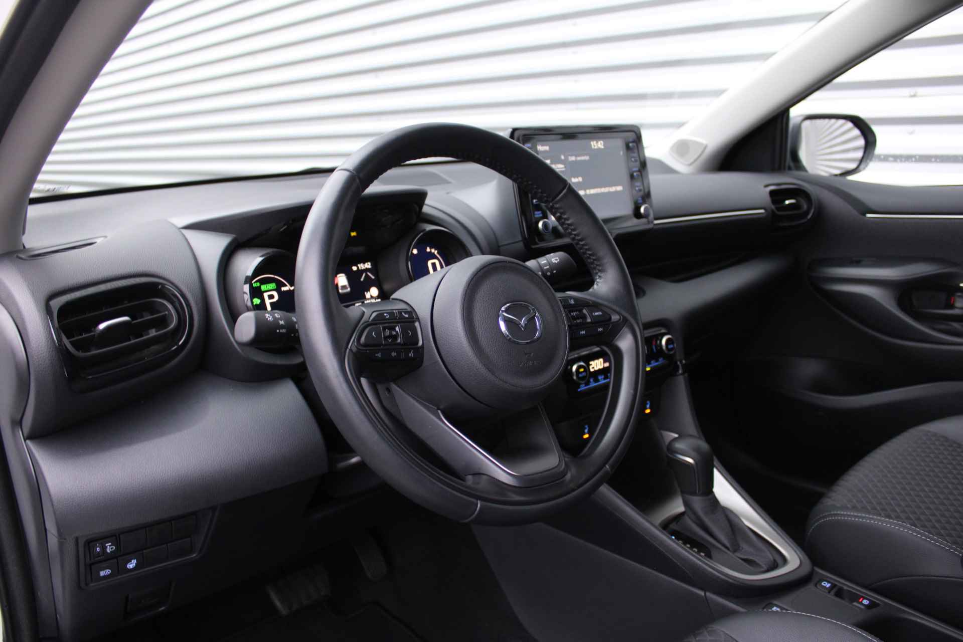 Mazda 2 Hybrid 1.5 Agile met Comfort Pakket | 15" LM | Airco | Apple car play | Android auto | - 29/34