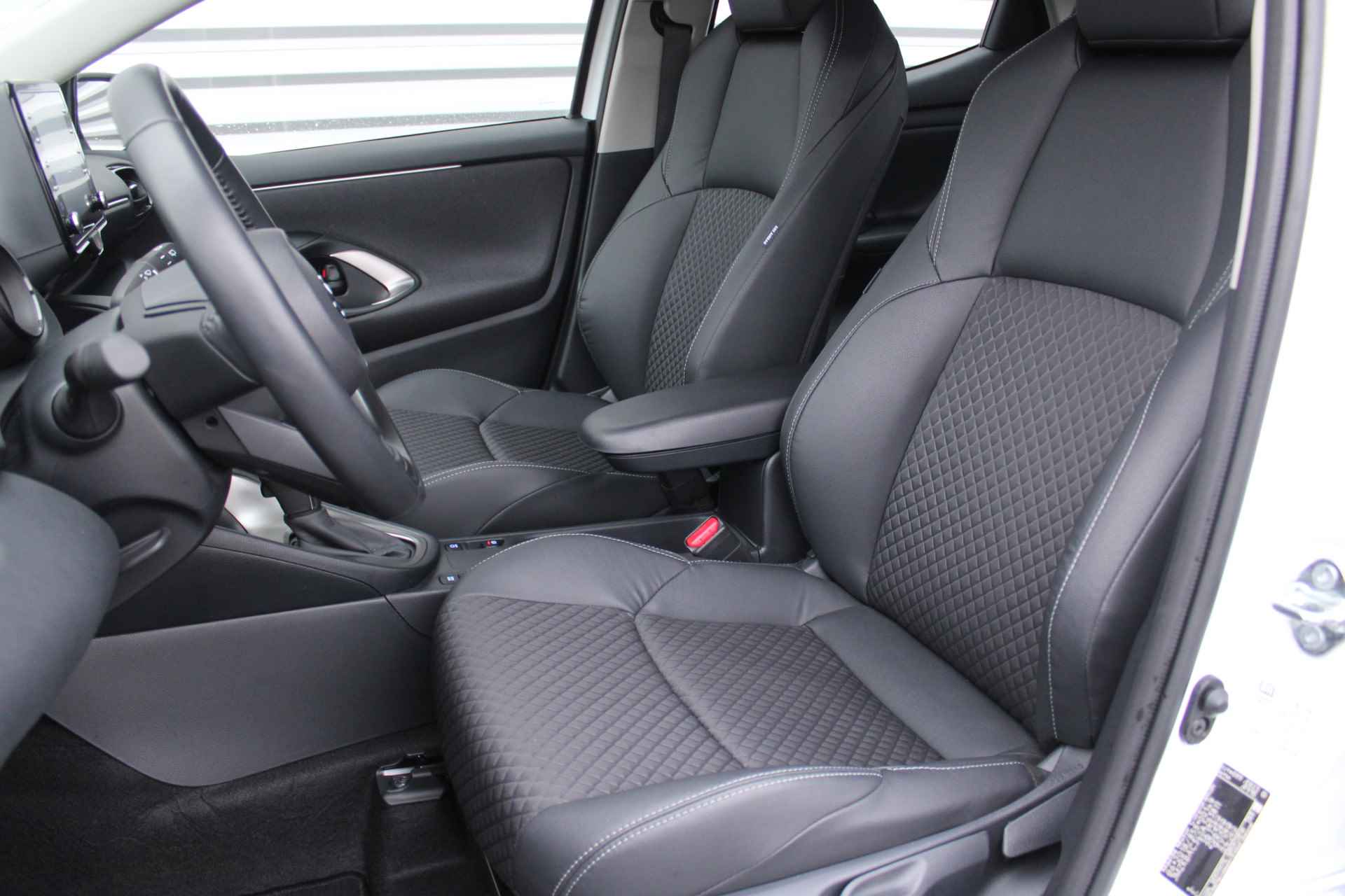 Mazda 2 Hybrid 1.5 Agile met Comfort Pakket | 15" LM | Airco | Apple car play | Android auto | - 30/34