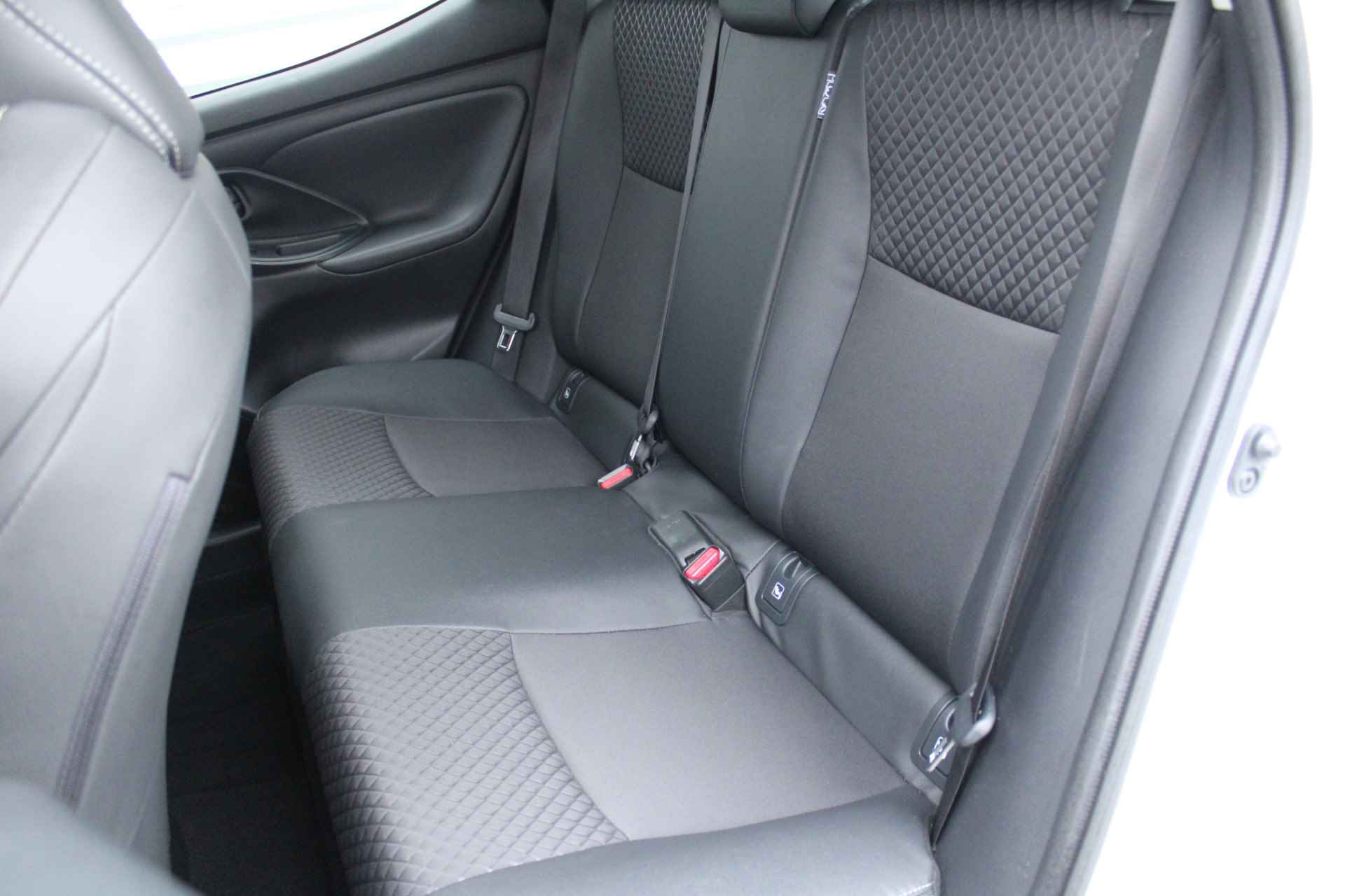 Mazda 2 Hybrid 1.5 Agile met Comfort Pakket | 15" LM | Airco | Apple car play | Android auto | - 31/34