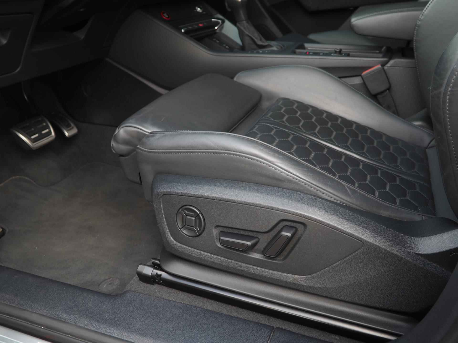 Audi RS Q3 Sportback / RS Stoelen / Sonos / Pano / 360 / Adaptive / Keyless / Ambient / Carbon / Blind spot - 7/58