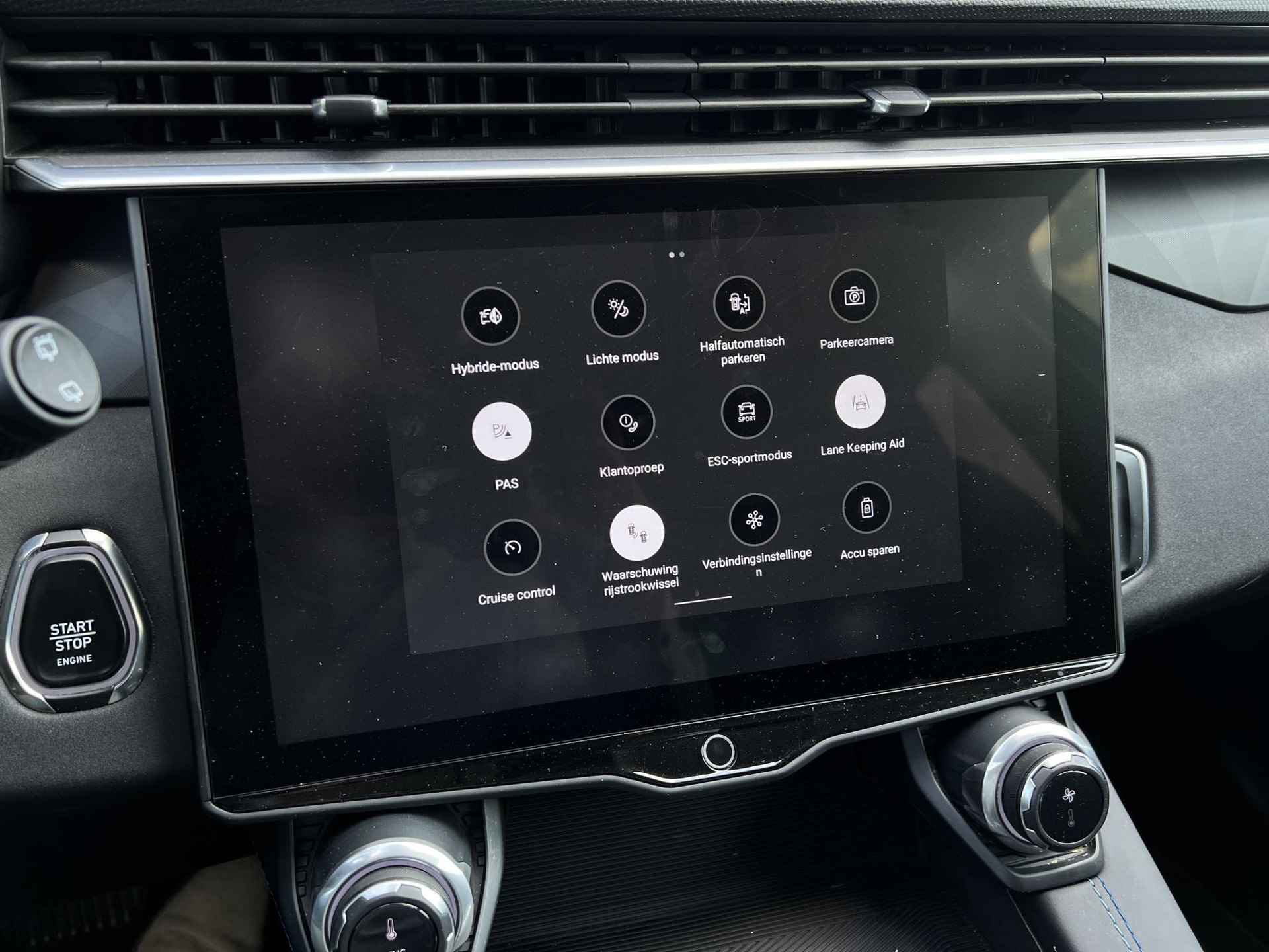 Lynk & Co 01 1.5 | Panoramadak | Adaptive cruise control | LED koplampen | Camera | 20 inch velgen | Climate control | Apple Carplay / Android Auto | - 9/27