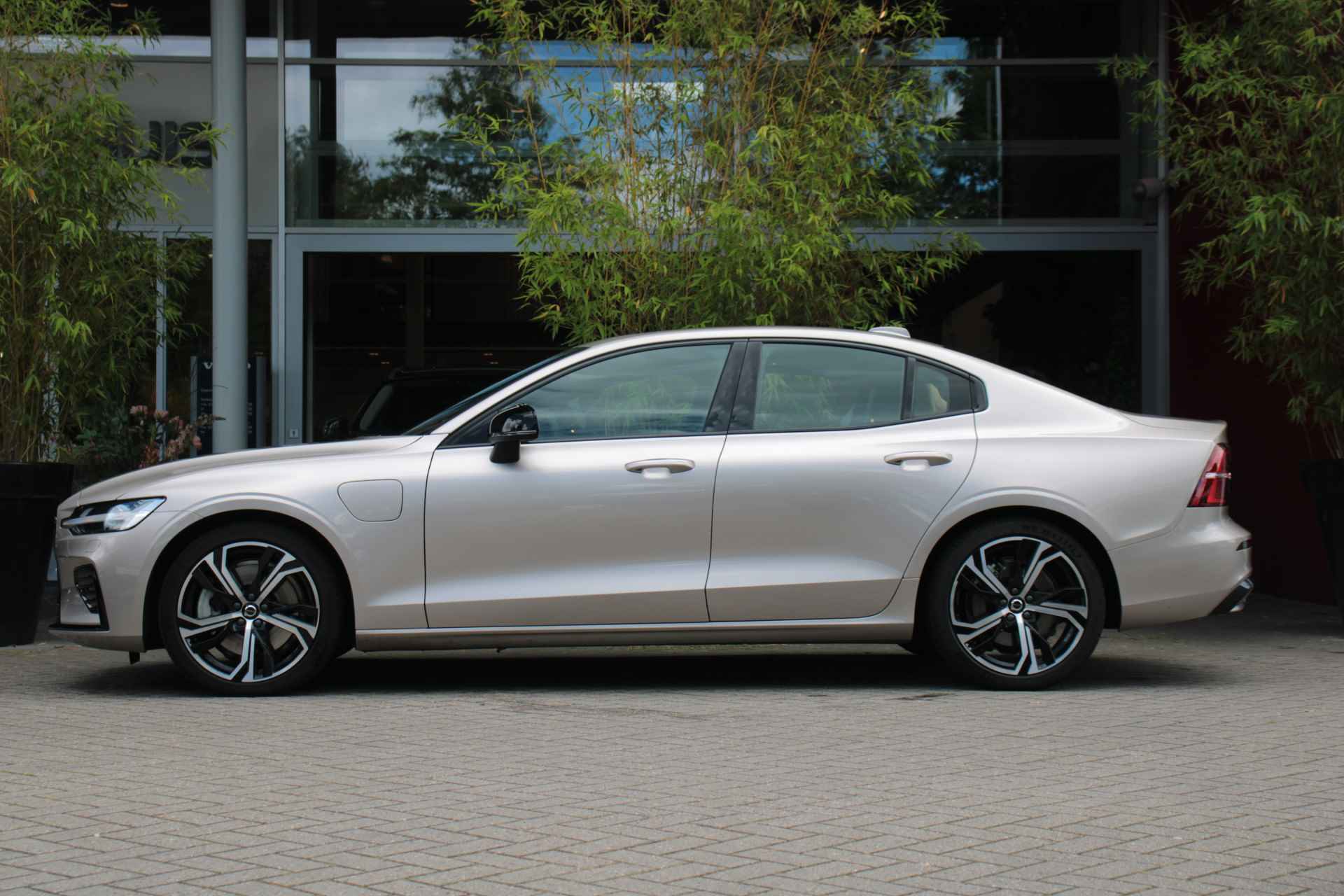 Volvo S60 Recharge T6 AWD 350pk Ultimate Dark | Massage | Stoelventilatie | Adaptive Cruise | Schuifdak | Harman/Kardon | Memory Seats | H - 5/26