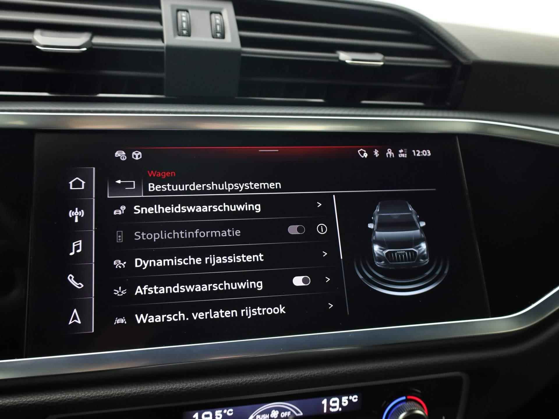 Audi Q3 35 TFSI/150PK S Line · Leder/Alcantara · Parkeersensoren + camera · Drive select - 12/44