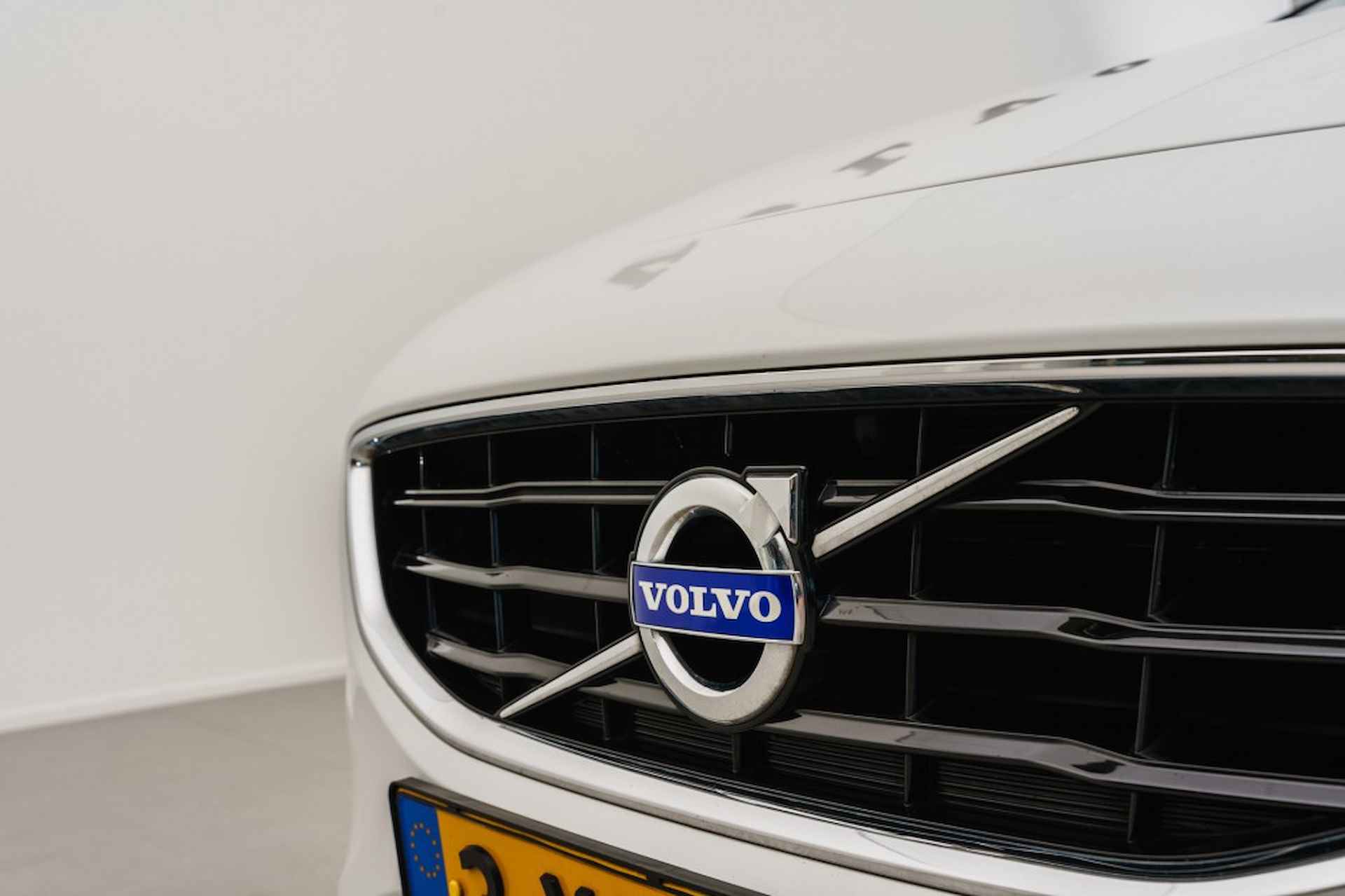 VOLVO V40 T2 Kinetic, Business Pack Pro - 9/22