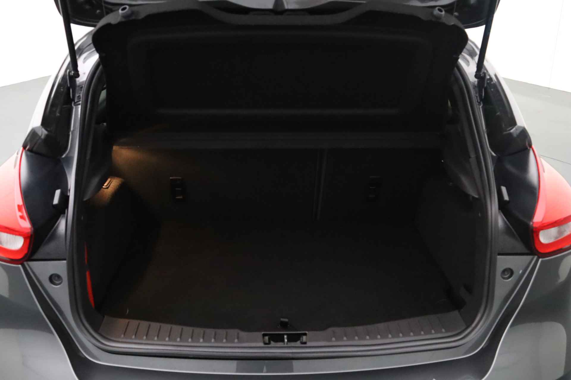 Ford Focus 2.3 RS 350PK | Weinig KM`s | Half lederen bekleding | Voorstoelen verwarmd | Parkeersensoren | Camera - 13/33