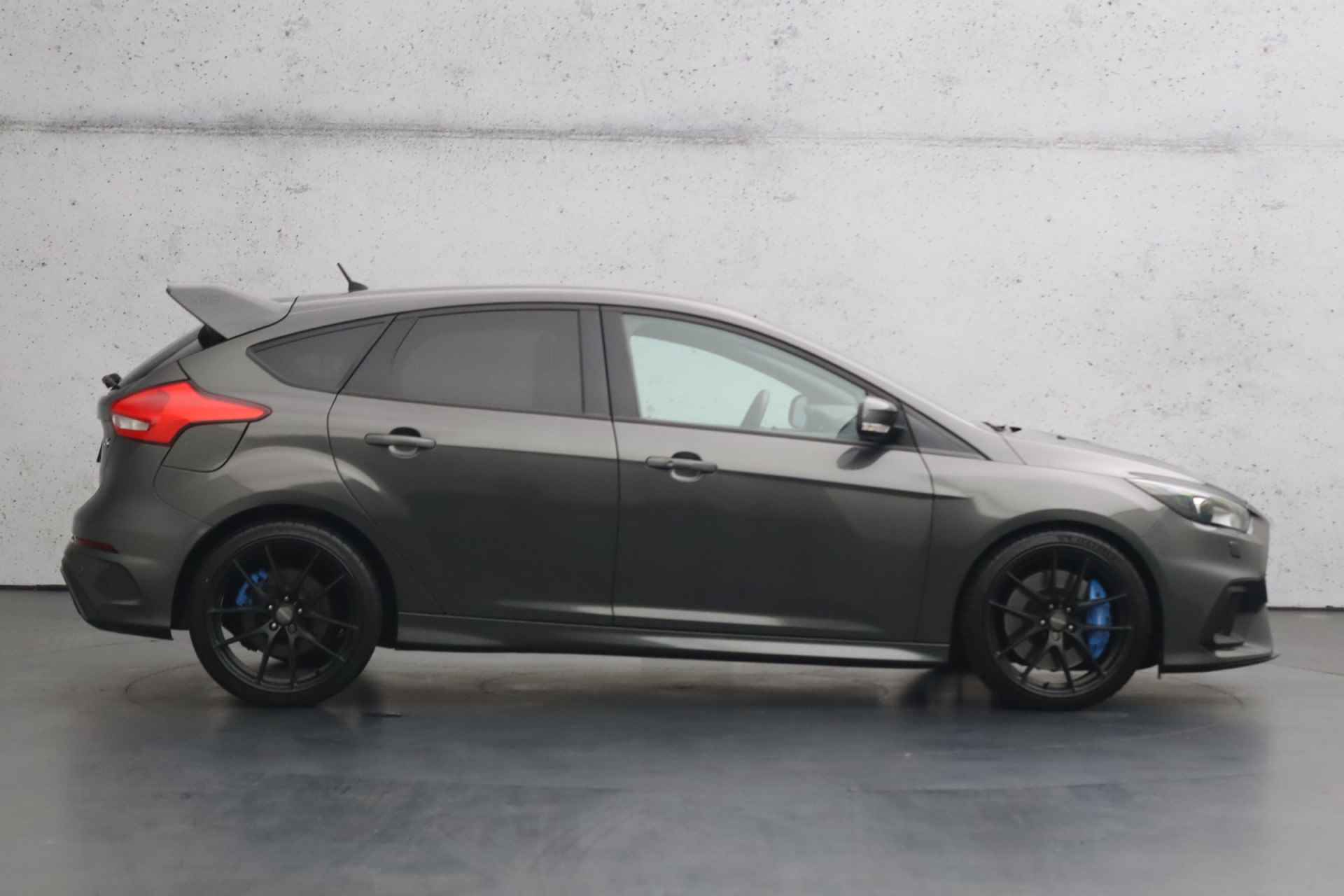 Ford Focus 2.3 RS 350PK | Weinig KM`s | Half lederen bekleding | Voorstoelen verwarmd | Parkeersensoren | Camera - 26/33