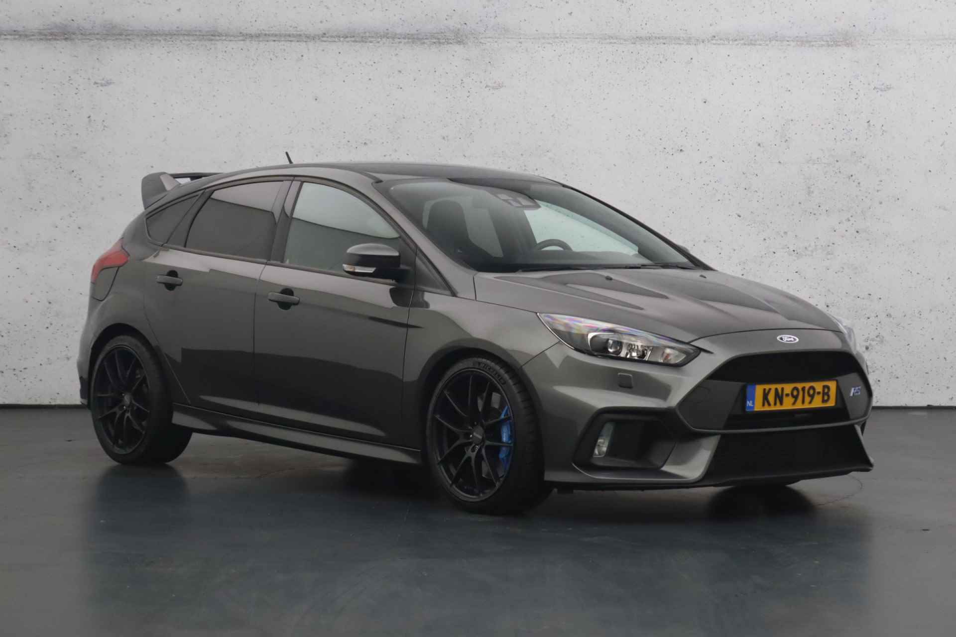 Ford Focus 2.3 RS 350PK | Weinig KM`s | Half lederen bekleding | Voorstoelen verwarmd | Parkeersensoren | Camera - 27/33