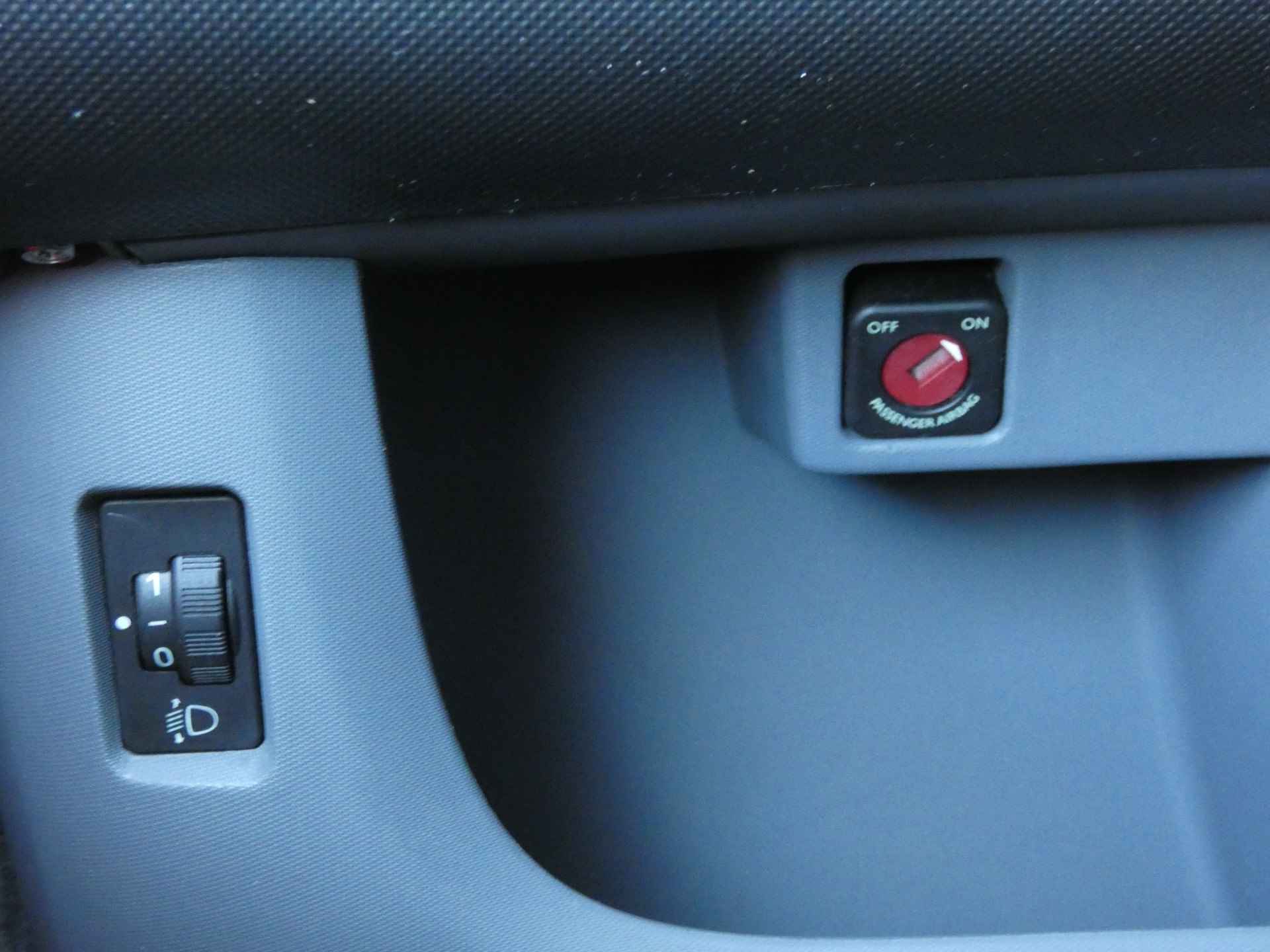 Toyota Aygo 1.0-12V Aspiration Red Navigator Airco | Navigatie | Lichtmetalen Velgen - 22/34