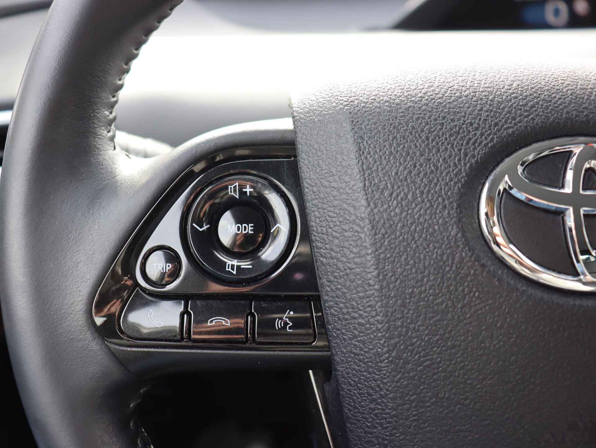 Toyota Prius 1.8 Plug-in Executive, Leder, 360 Camera, Blindpot - 23/39