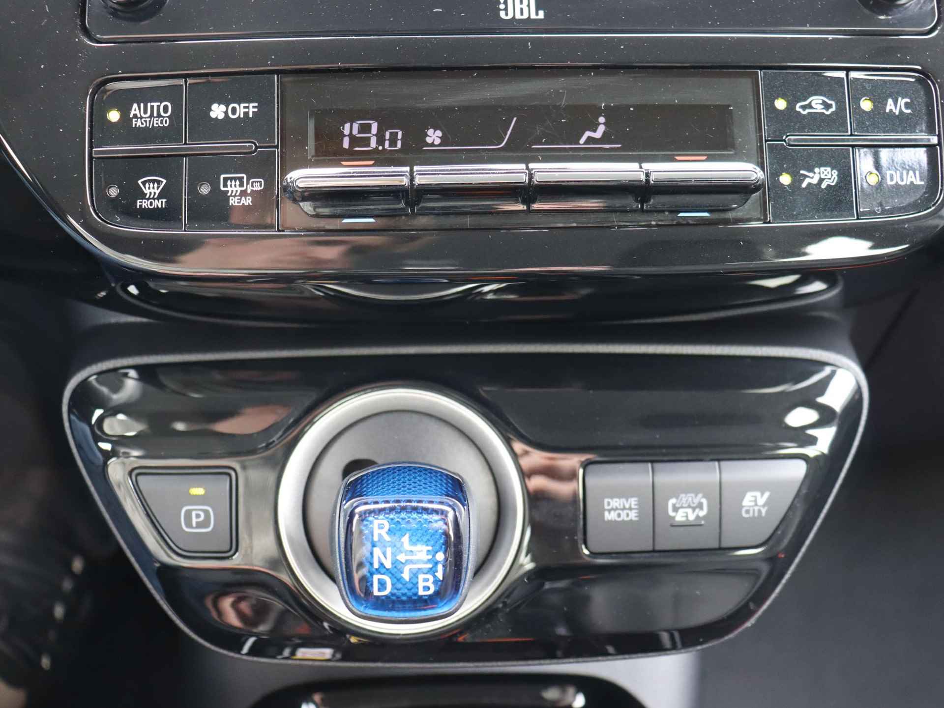 Toyota Prius 1.8 Plug-in Executive, Leder, 360 Camera, Blindpot - 31/39