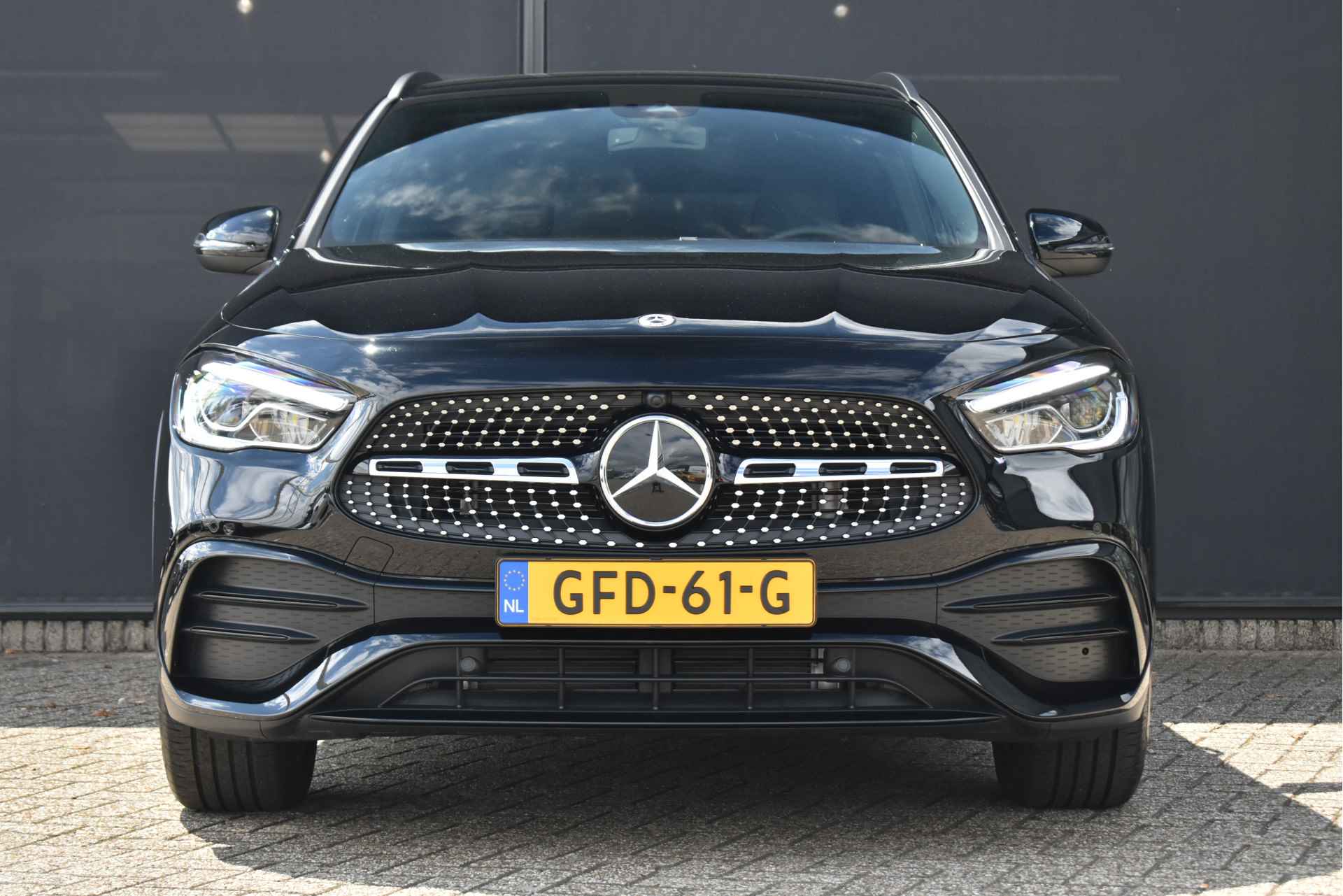 Mercedes-Benz GLA 180 AMG Line | Navigatie | Stoelverwarming | Achteruitrijcamera | Comfortstoelen | Elektr. Achterklep | Climate Control | Keyles - 4/56