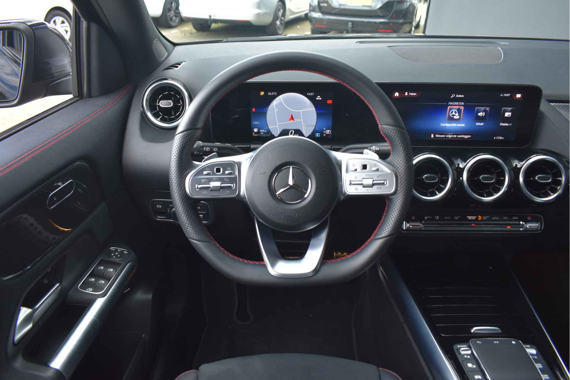 Mercedes-Benz GLA 180 AMG Line | Navigatie | Stoelverwarming | Achteruitrijcamera | Comfortstoelen | Elektr. Achterklep | Climate Control | Keyles - 14/56