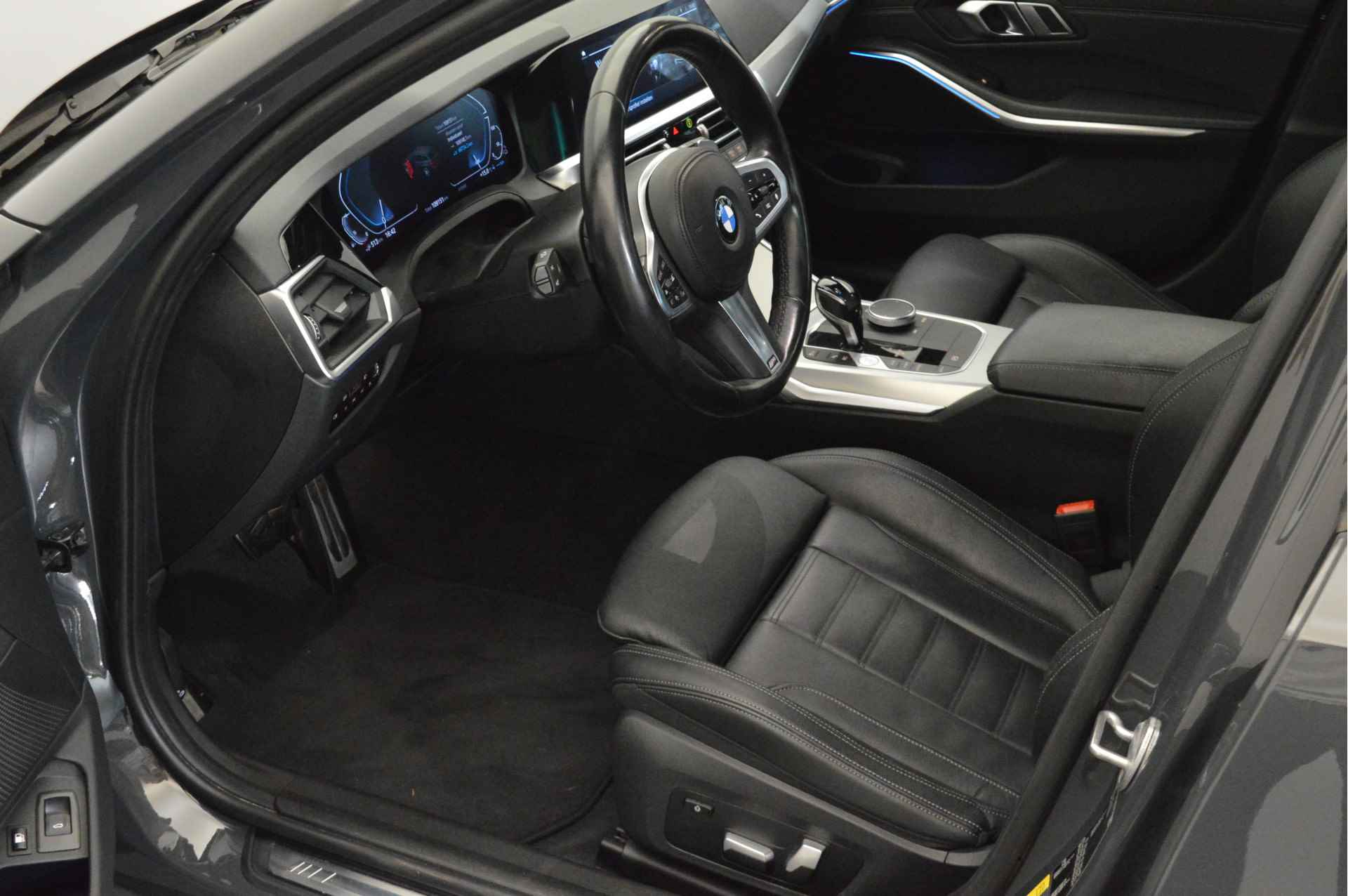 BMW 3 Serie Touring 330e High Executive M Sport Automaat / Sportstoelen / Active Cruise Control / LED / Parking Assistant / Live Cockpit Professional / Comfort Access - 6/23