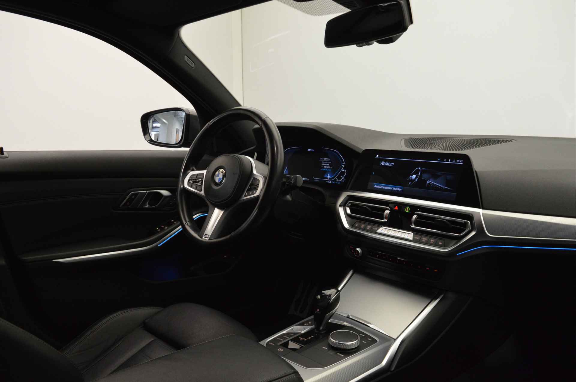 BMW 3 Serie Touring 330e High Executive M Sport Automaat / Sportstoelen / Active Cruise Control / LED / Parking Assistant / Live Cockpit Professional / Comfort Access - 10/23