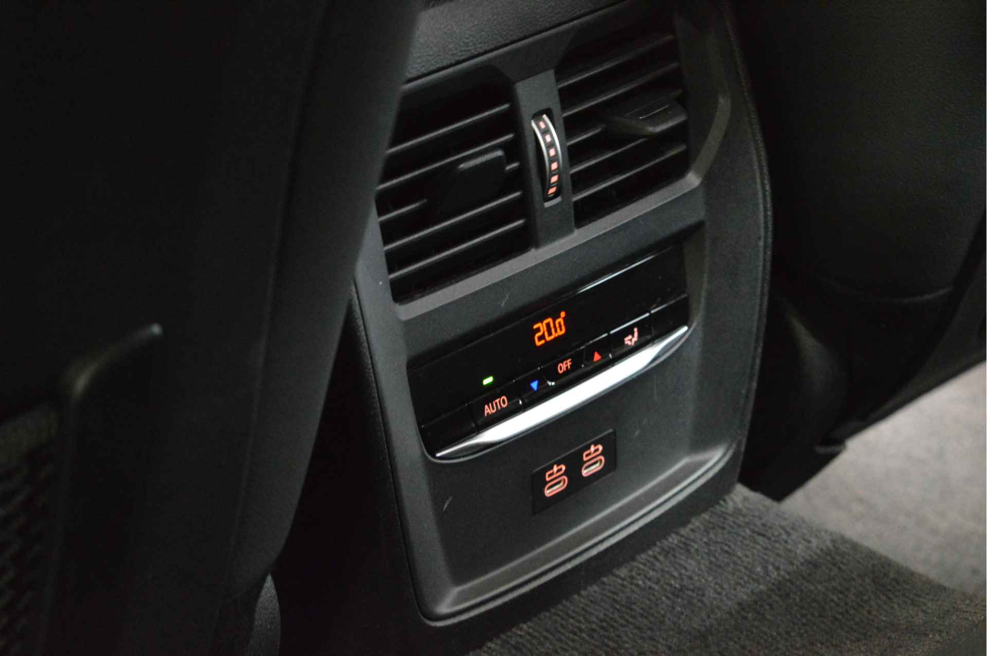 BMW 3 Serie Touring 330e High Executive M Sport Automaat / Sportstoelen / Active Cruise Control / LED / Parking Assistant / Live Cockpit Professional / Comfort Access - 13/23