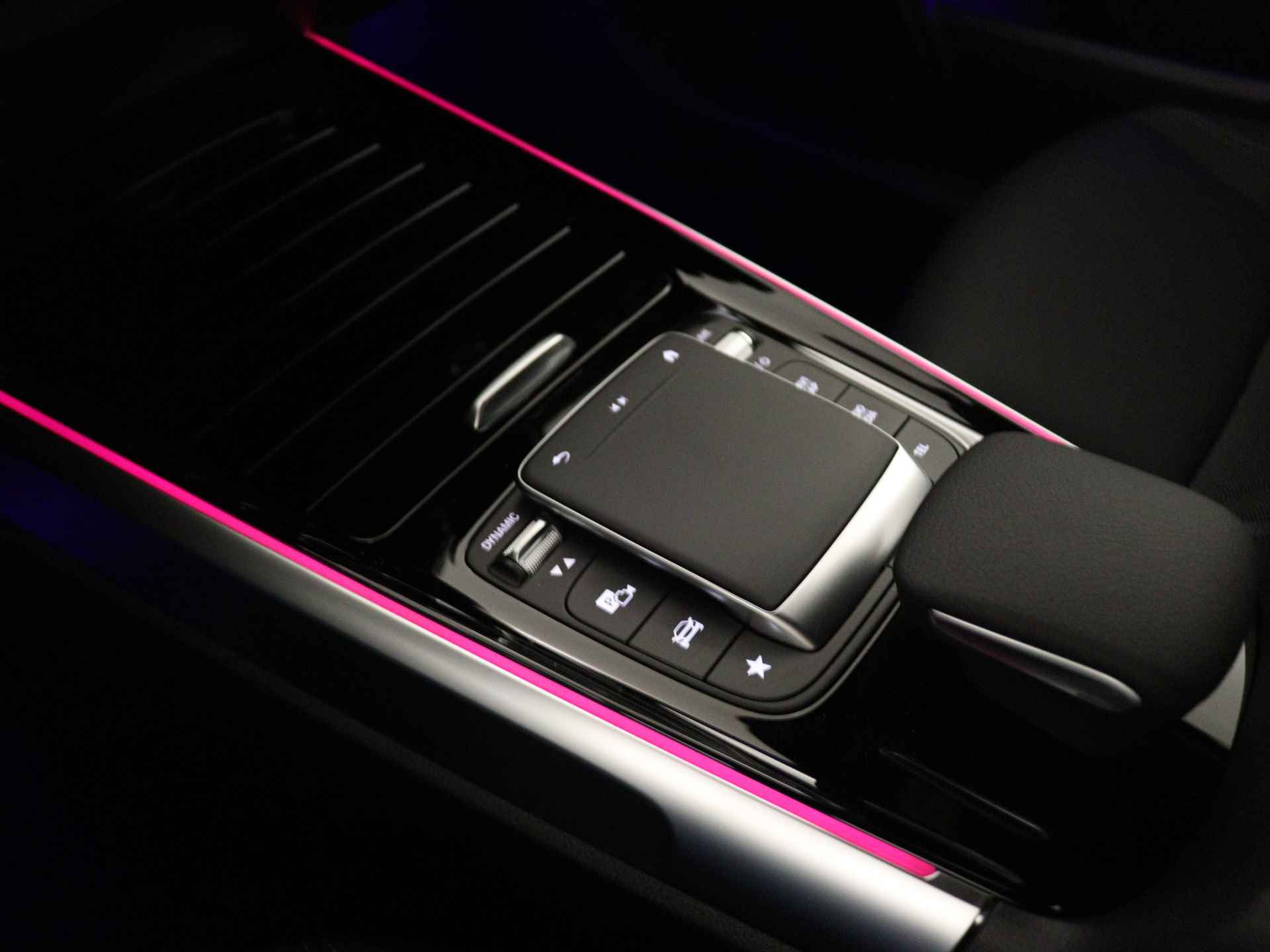 Mercedes-Benz EQB 250 Business Line 67 kWh | Advanced pakket | Dodehoekassistent | Sfeerverlichting | EASY PACK achterklep | Parkeerpakket met achteruitrijcamera | Stoelverwarming vooraan | - 10/37