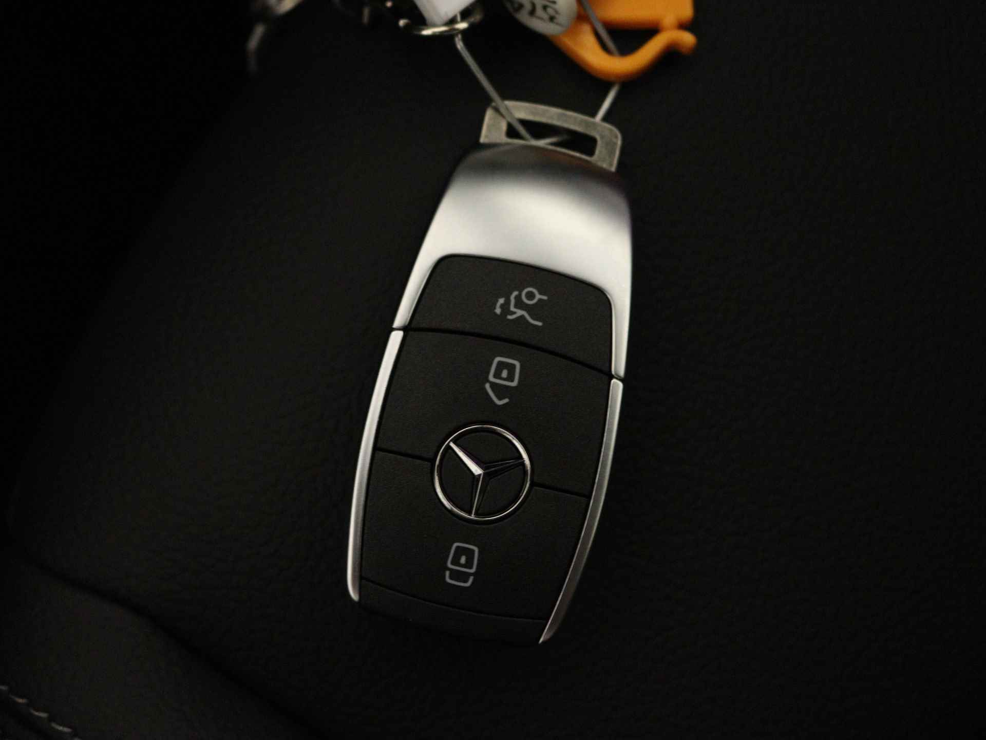 Mercedes-Benz EQB 250 Business Line 67 kWh | Advanced pakket | Dodehoekassistent | Sfeerverlichting | EASY PACK achterklep | Parkeerpakket met achteruitrijcamera | Stoelverwarming vooraan | - 11/37