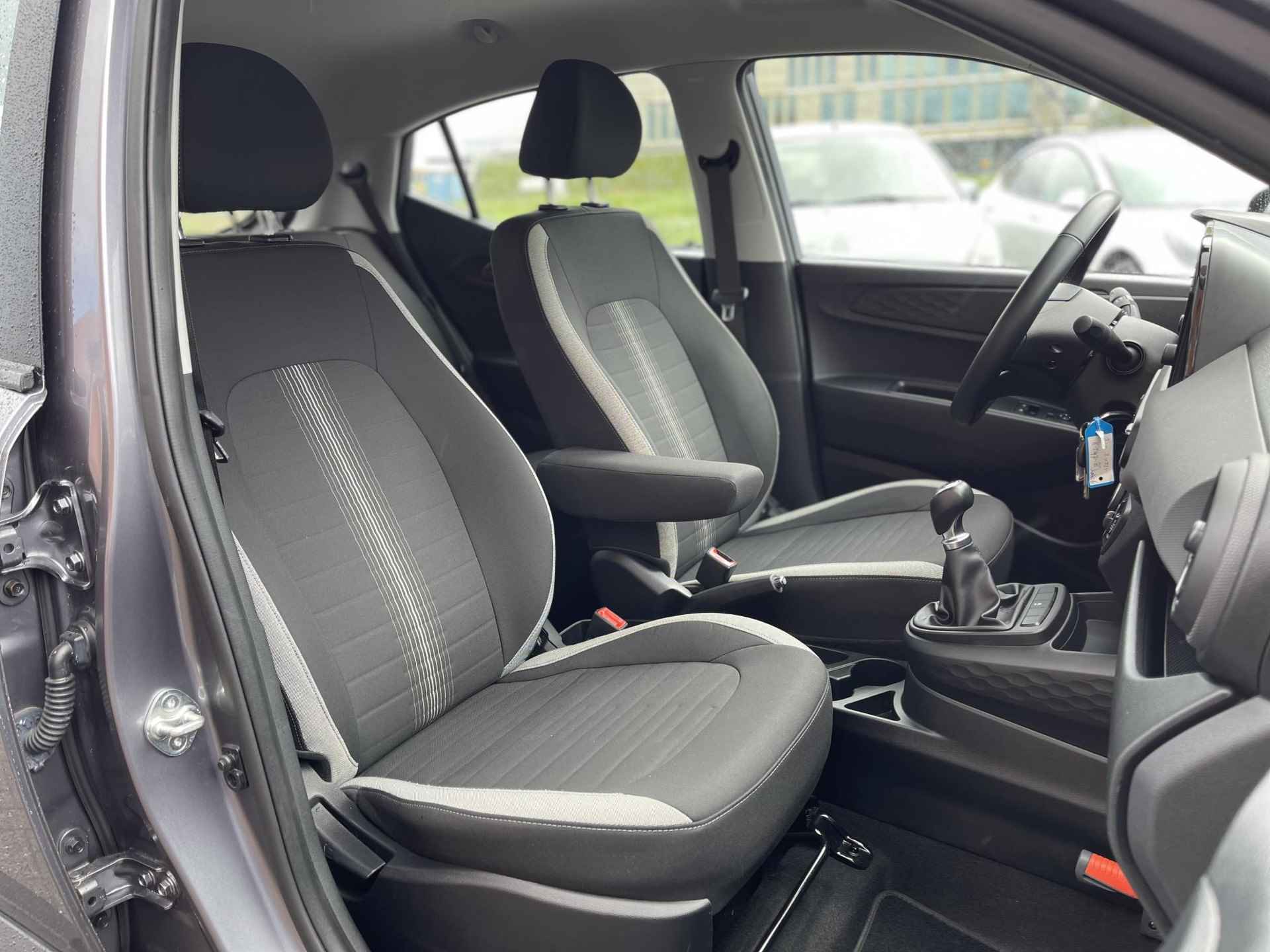 Hyundai i10 1.0 Comfort | Apple Carplay/Android Auto | LM Velgen | Bluetooth Tel. | Cruise Control | Airco | Rijklaarprijs! - 11/26