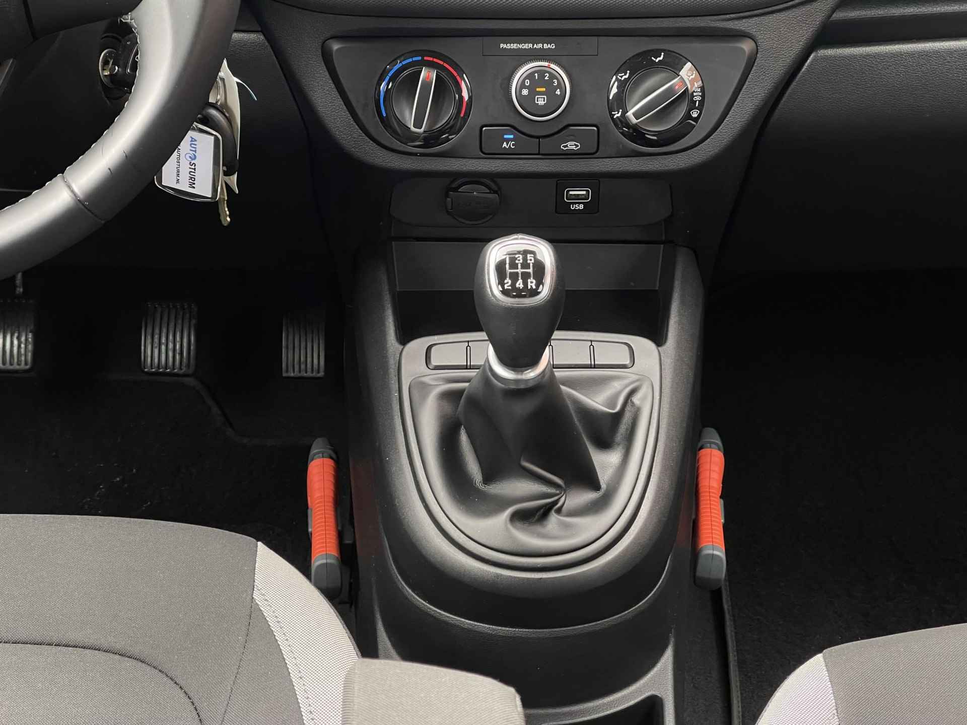 Hyundai i10 1.0 Comfort | Apple Carplay/Android Auto | LM Velgen | Bluetooth Tel. | Cruise Control | Airco | Rijklaarprijs! - 18/26