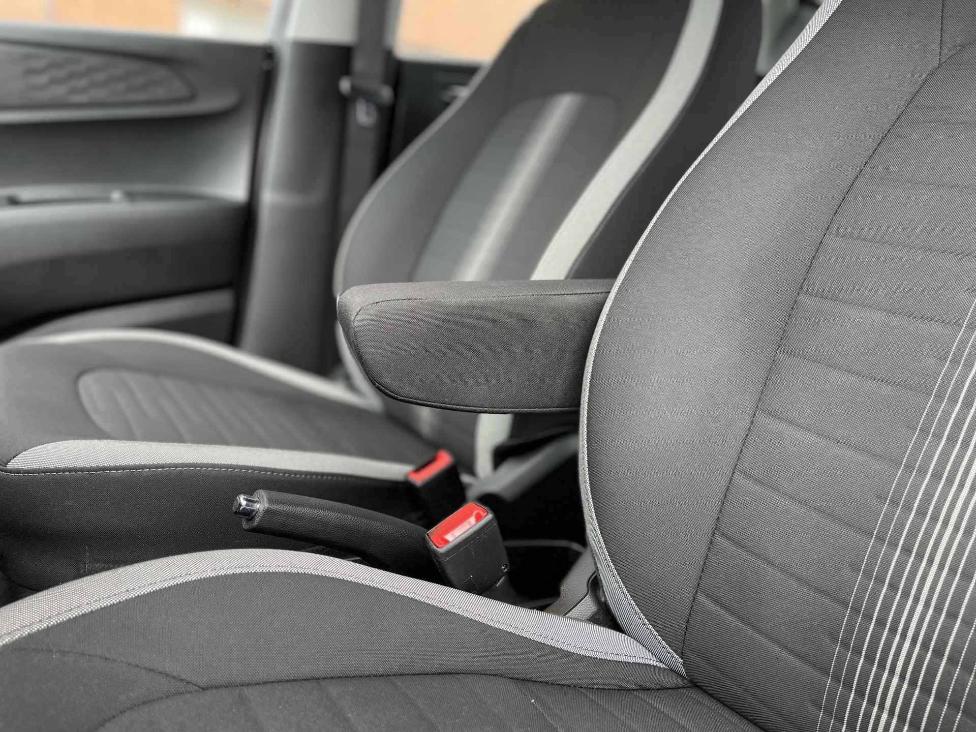 Hyundai i10 1.0 Comfort | Apple Carplay/Android Auto | LM Velgen | Bluetooth Tel. | Cruise Control | Airco | Rijklaarprijs! - 22/26