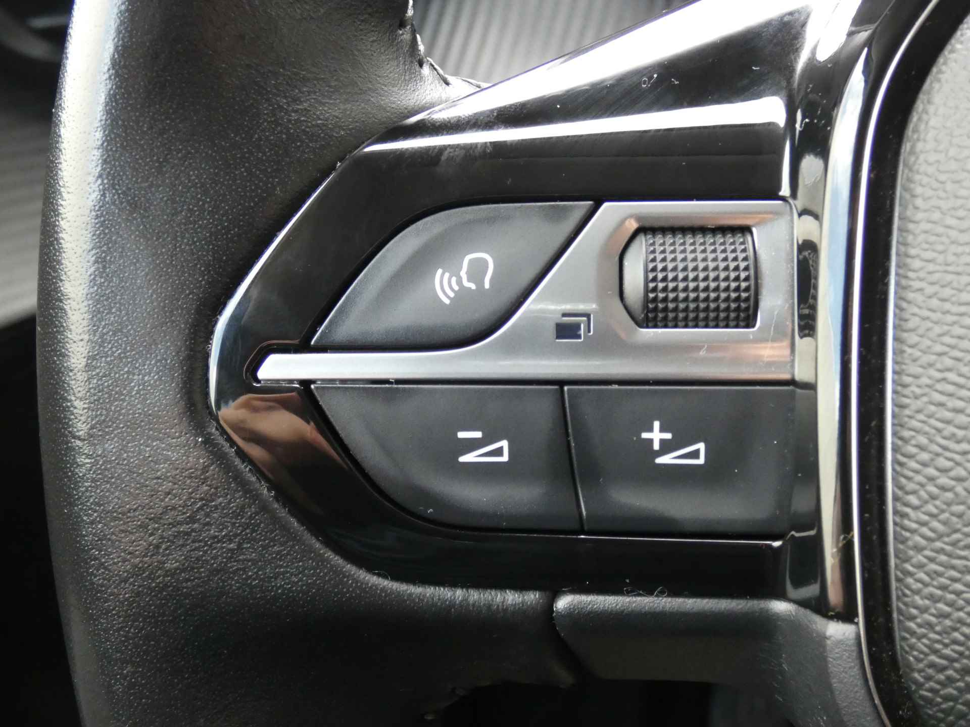Peugeot 208 1.2 100PK Allure Camera | Navigatie | Parkerhulp | Startknop - 25/37