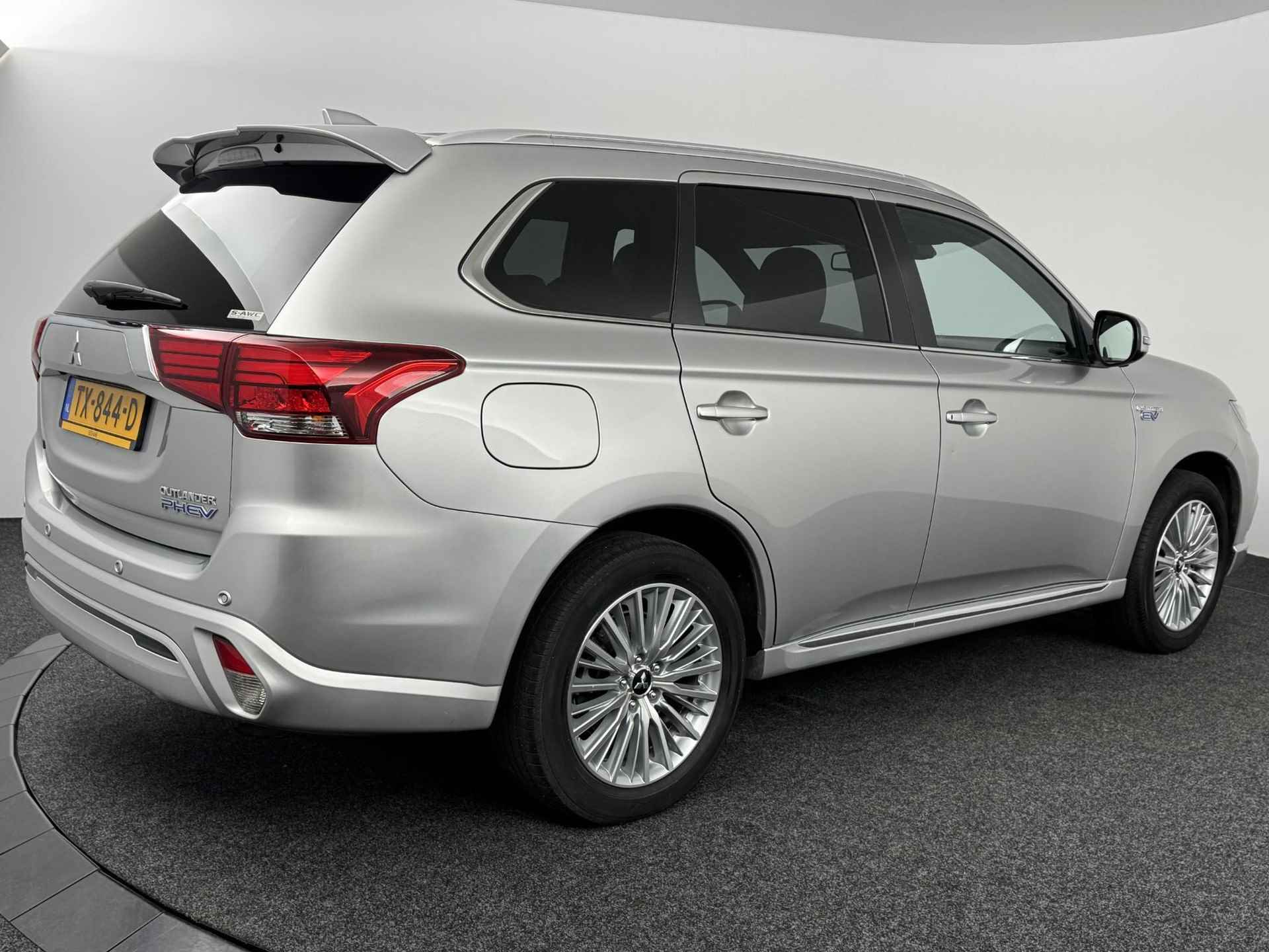 Mitsubishi Outlander 2.4 PHEV Instyle | Adaptieve Cruise Control | Sunroof | Leder | Trekhaak - 4/52