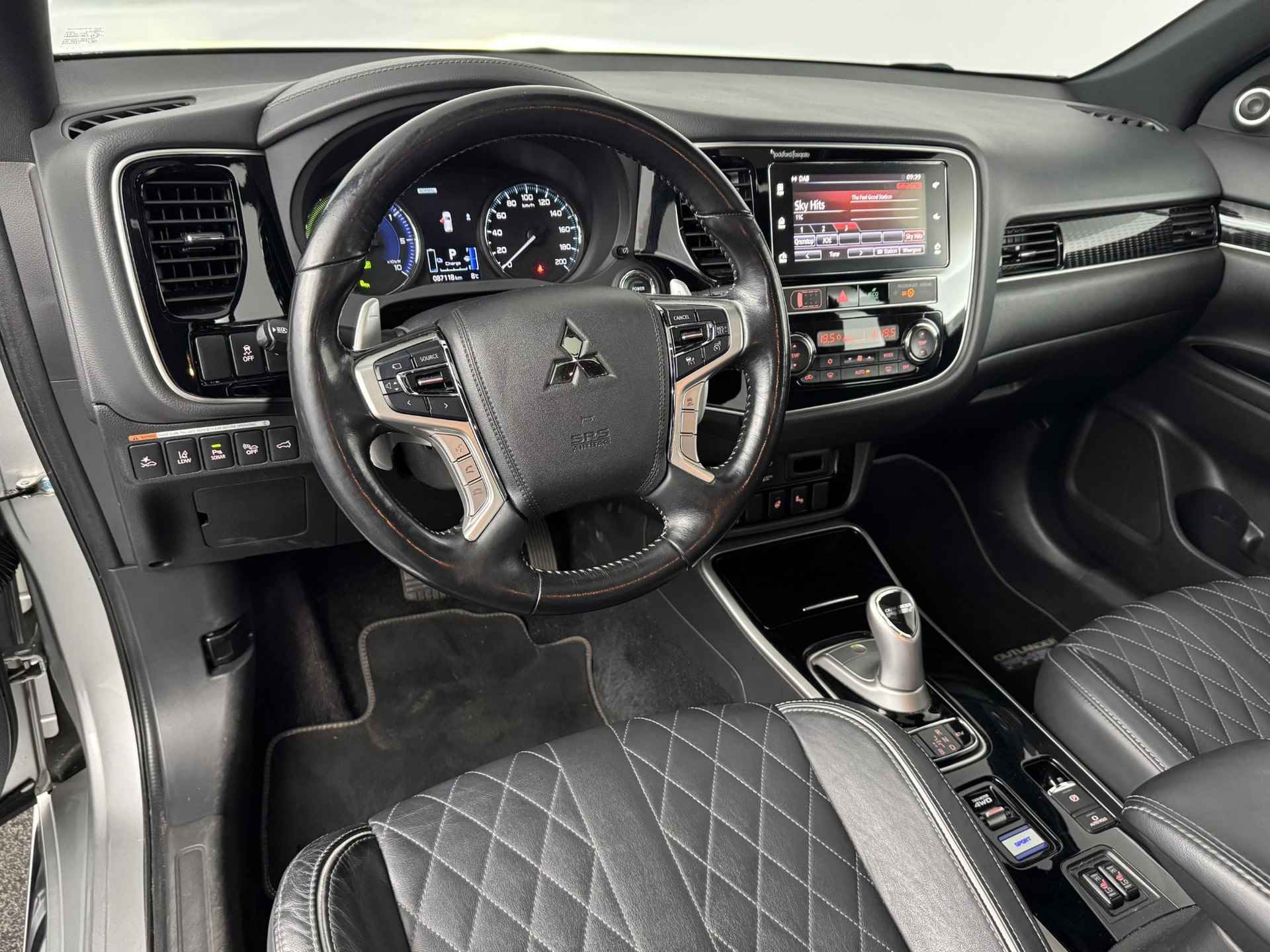 Mitsubishi Outlander 2.4 PHEV Instyle | Adaptieve Cruise Control | Sunroof | Leder | Trekhaak - 33/52